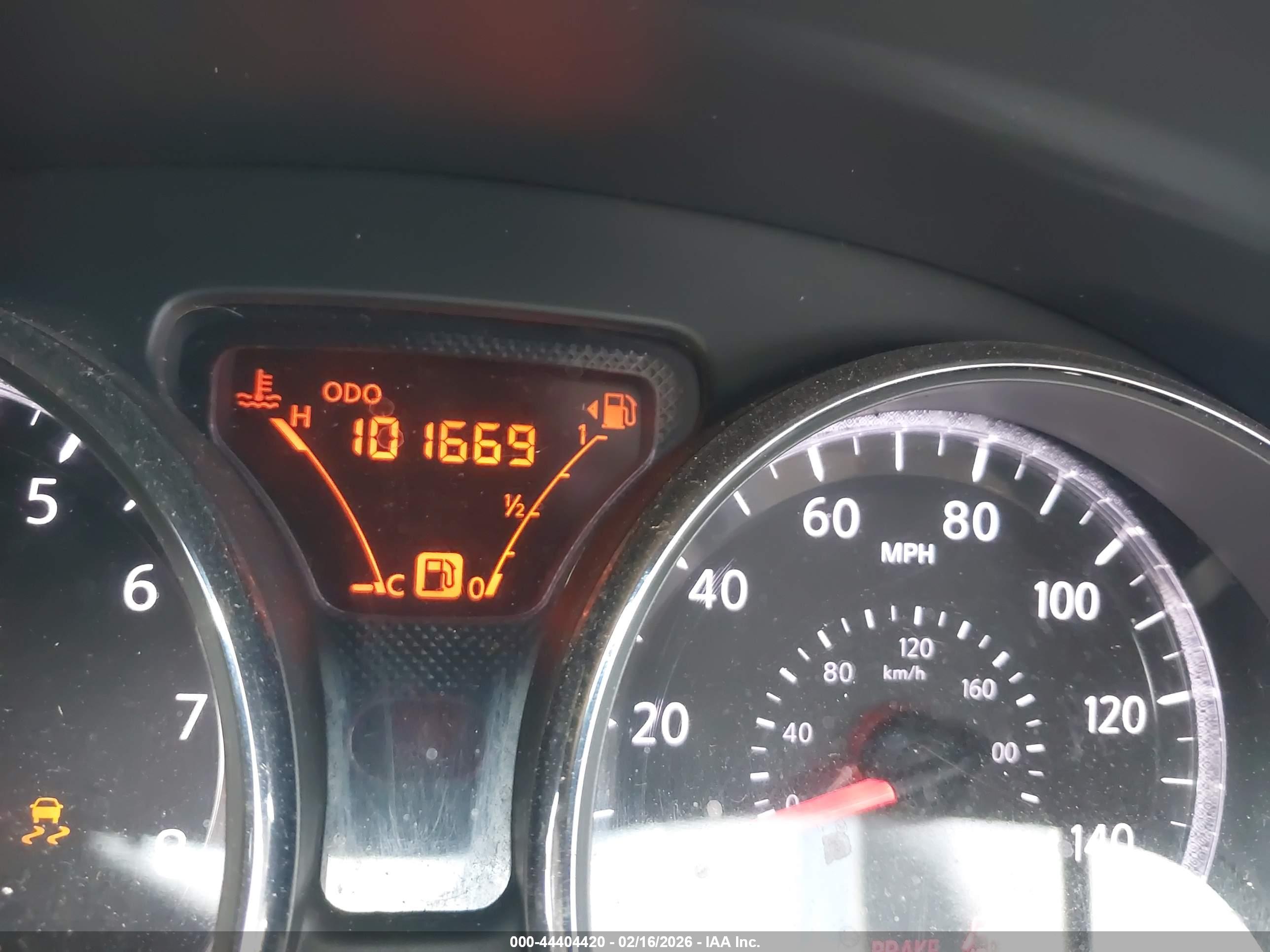 NISSAN VERSA image 7