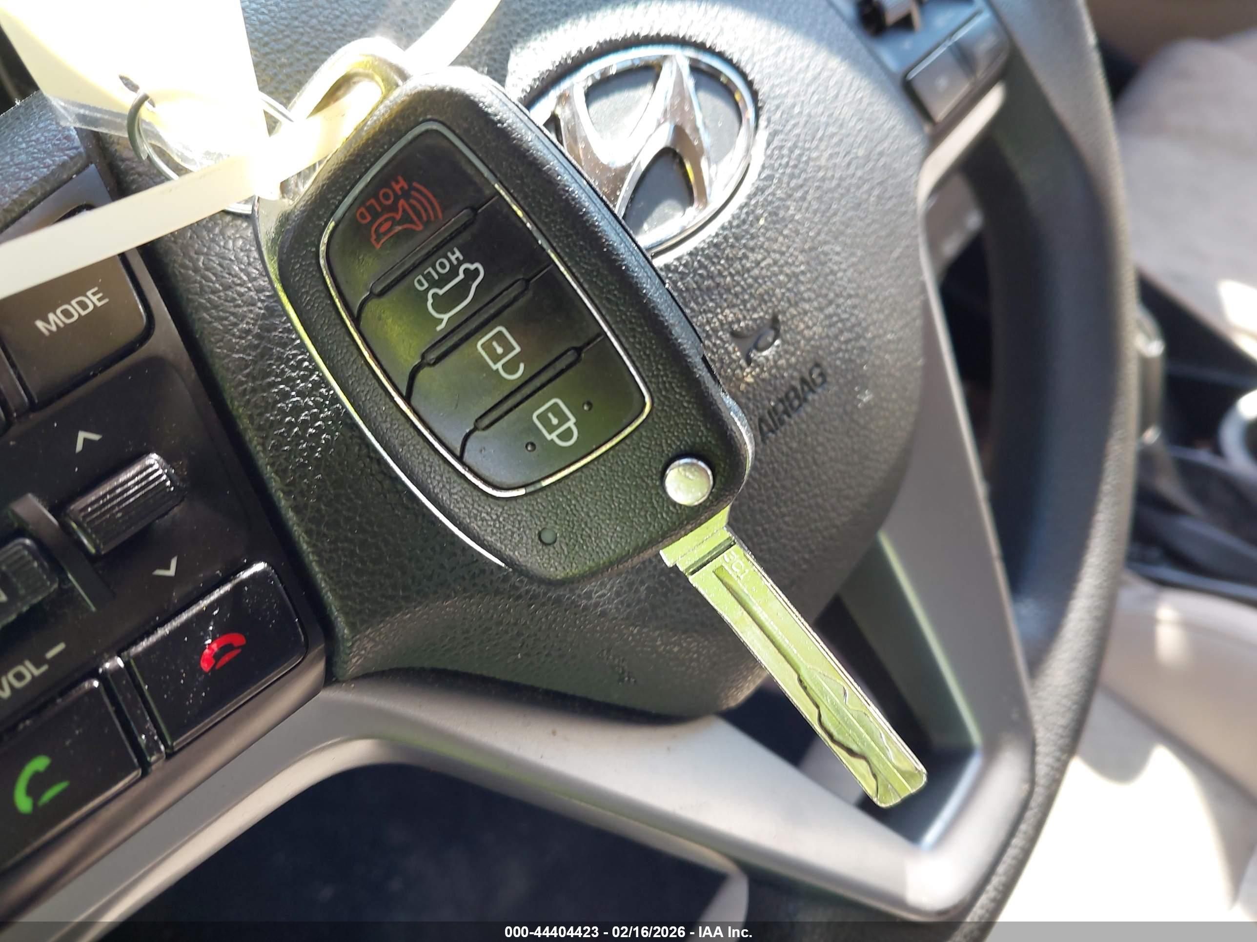 HYUNDAI TUCSON image 11