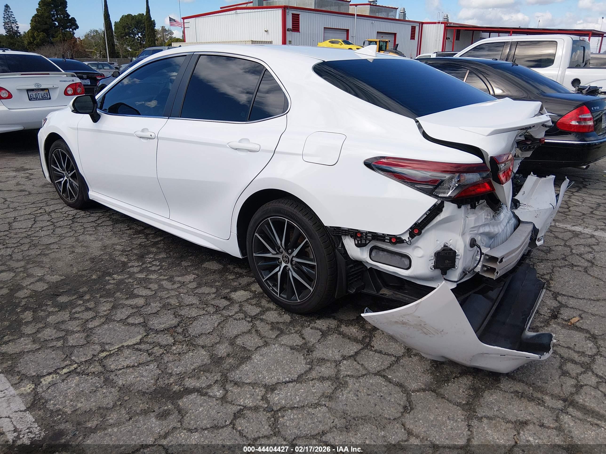 TOYOTA CAMRY image 3