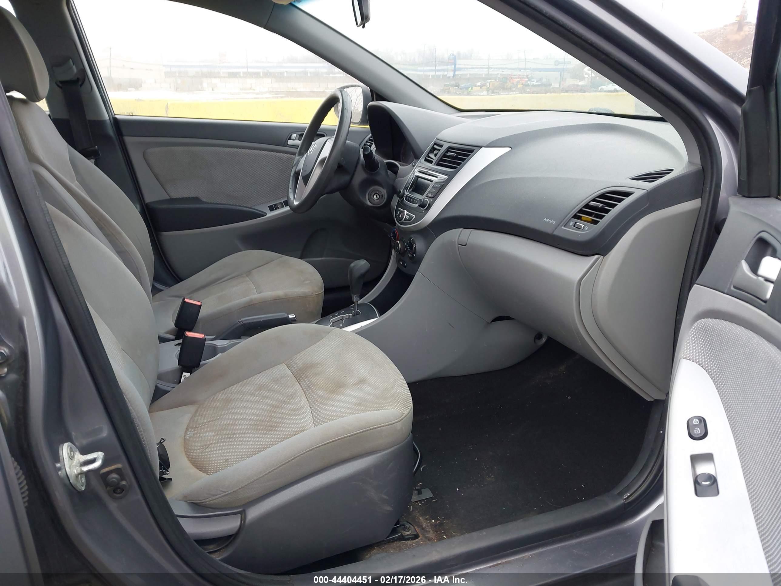 HYUNDAI ACCENT image 5