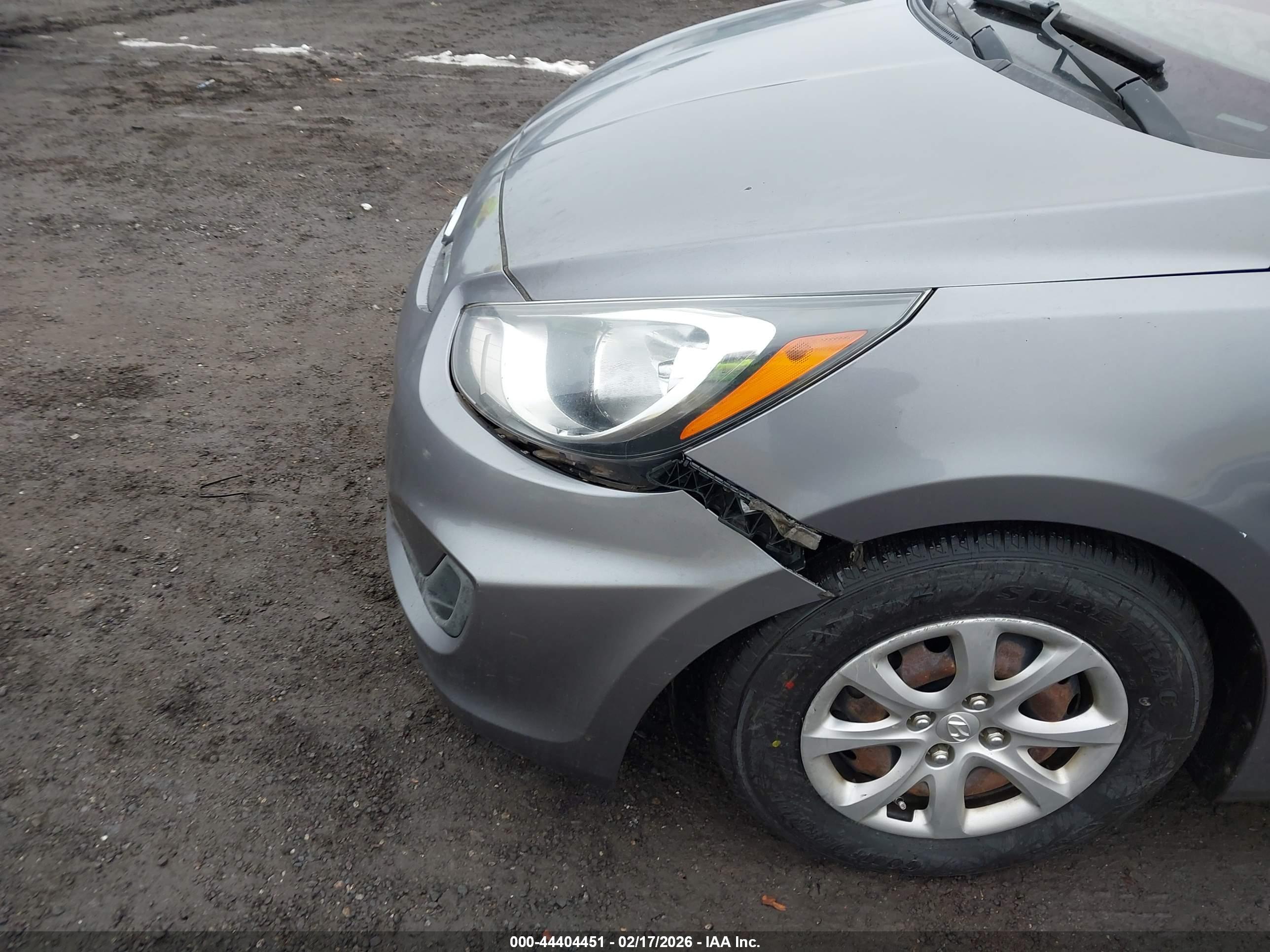 HYUNDAI ACCENT image 6