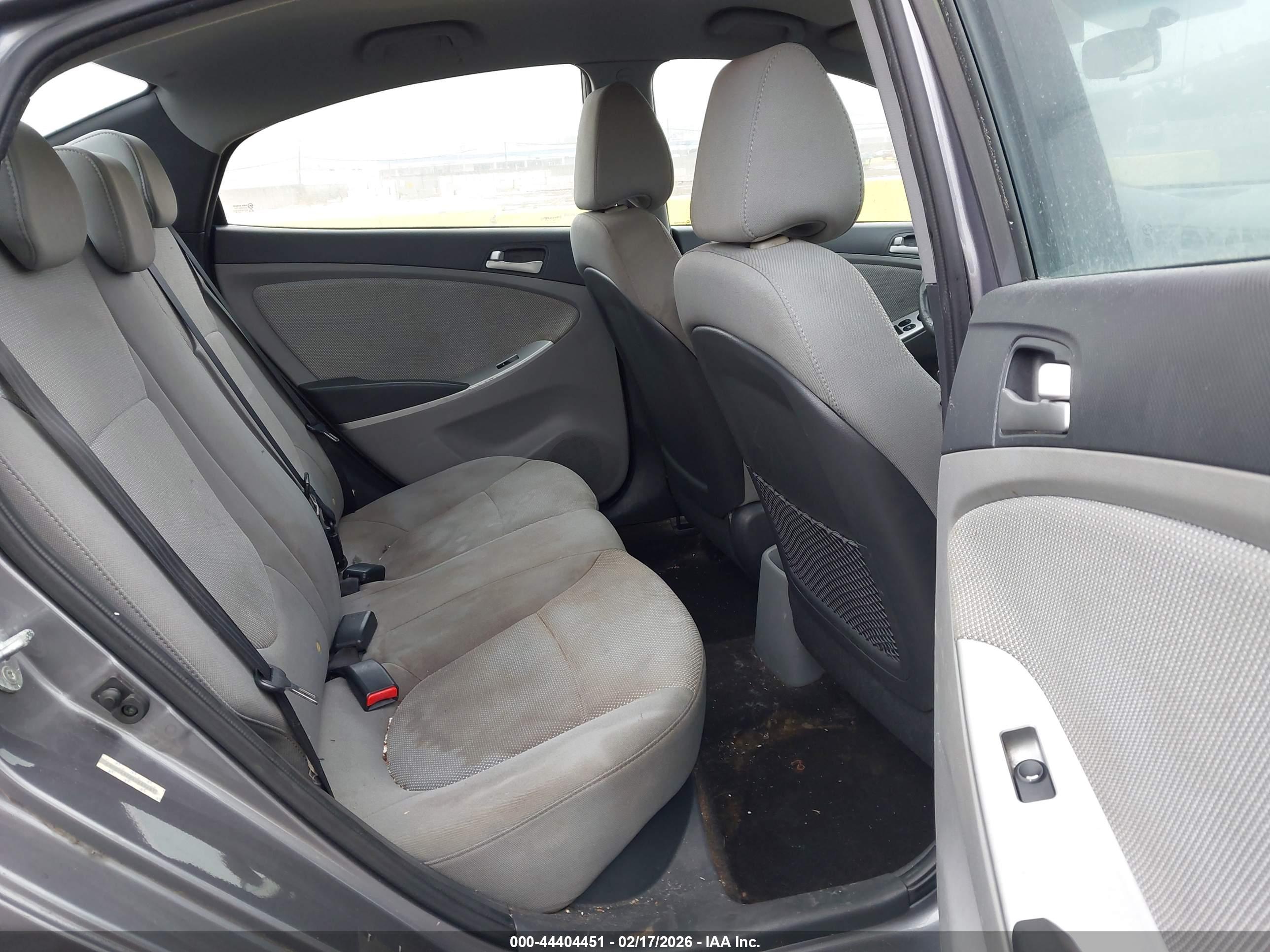 HYUNDAI ACCENT image 8