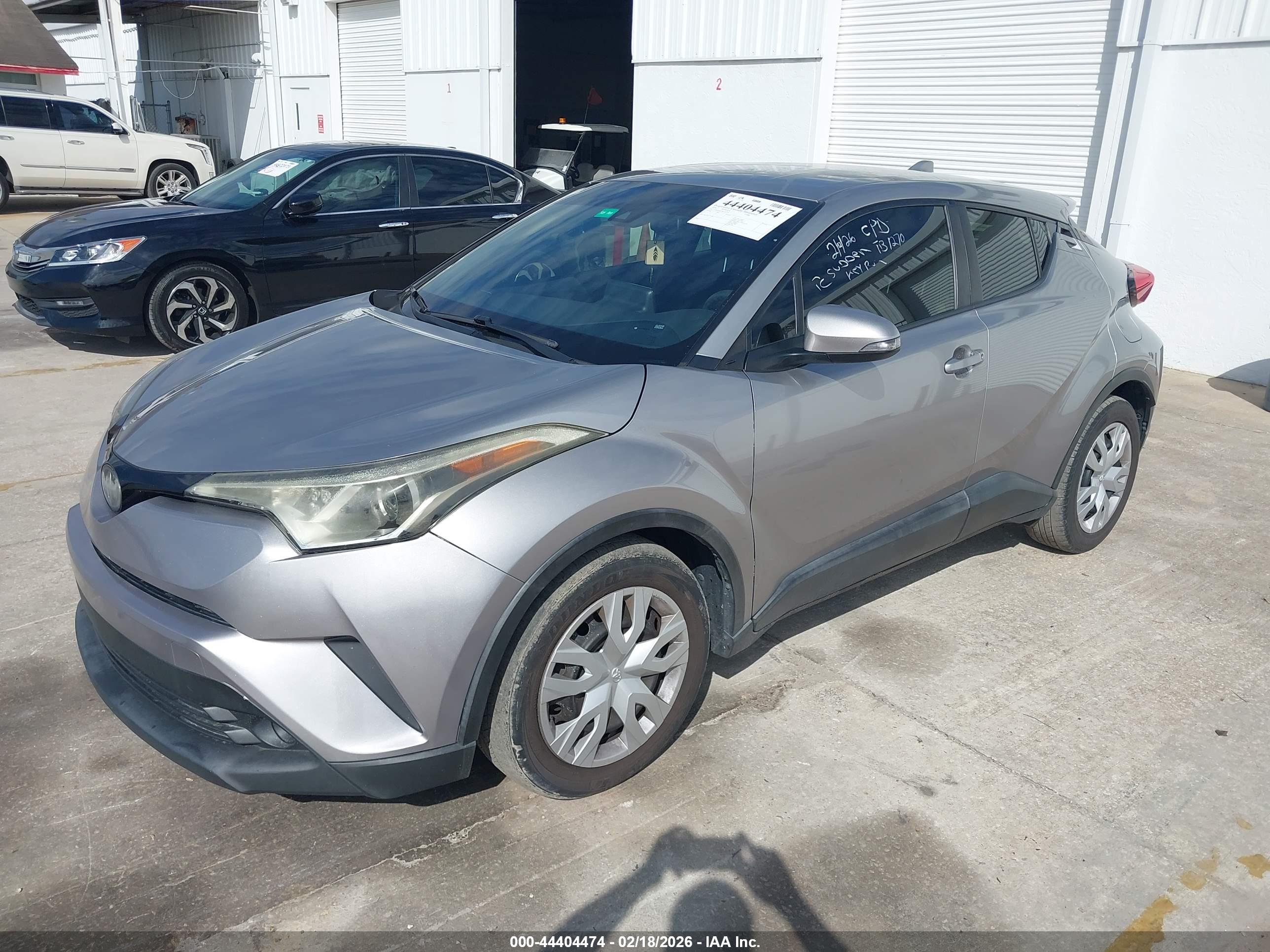 TOYOTA C-HR image 2