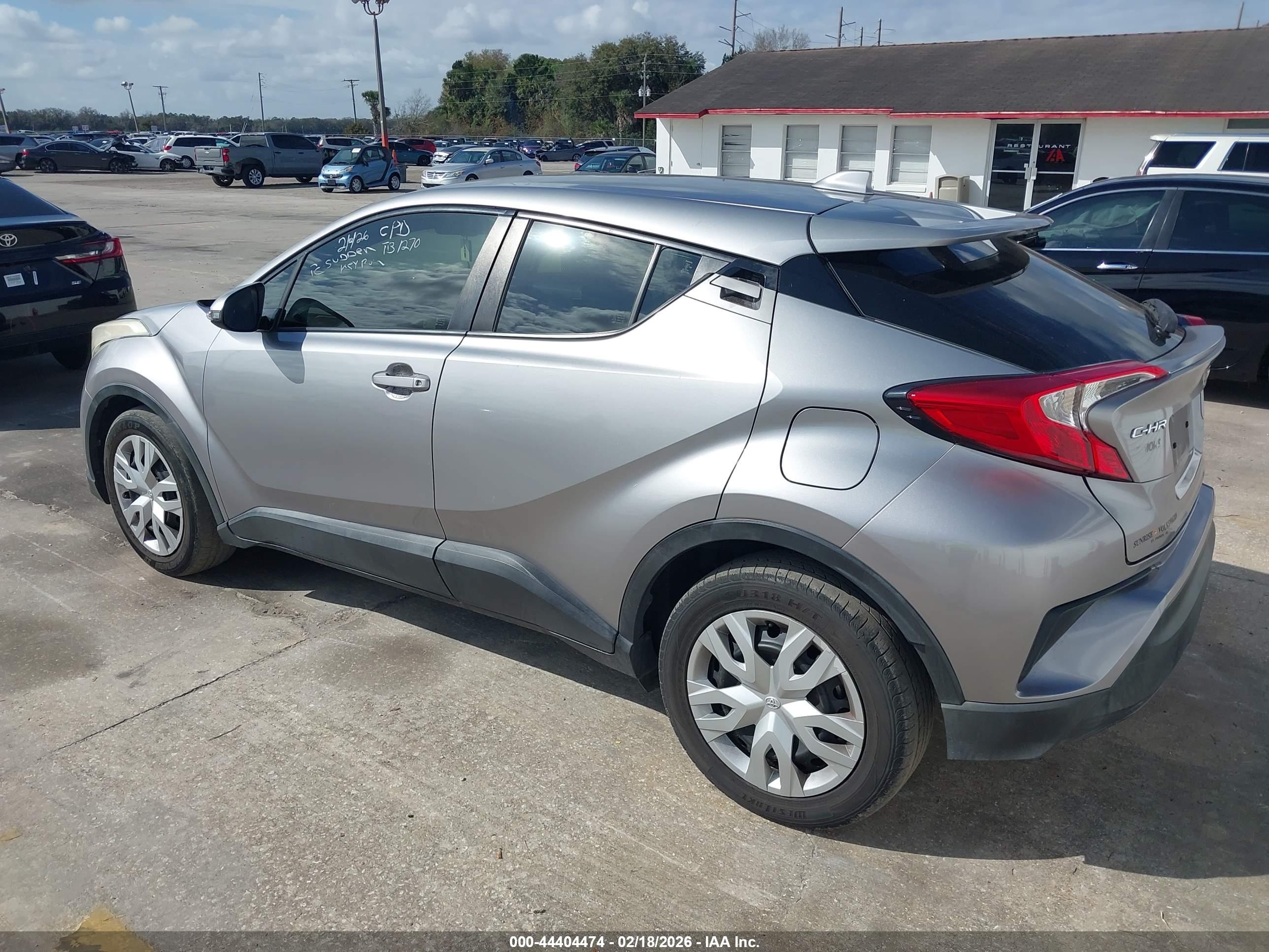 TOYOTA C-HR image 3