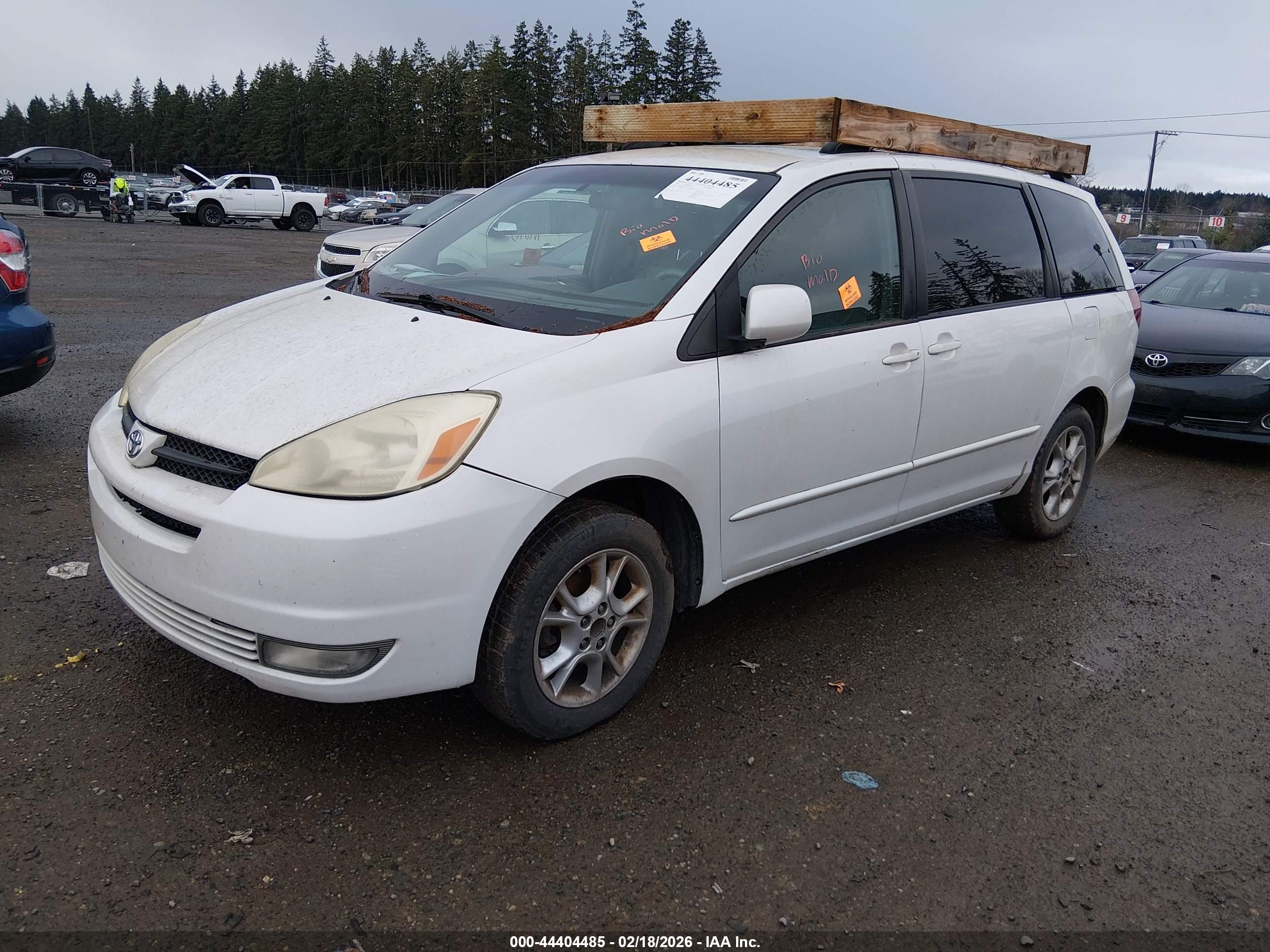 TOYOTA SIENNA image 2