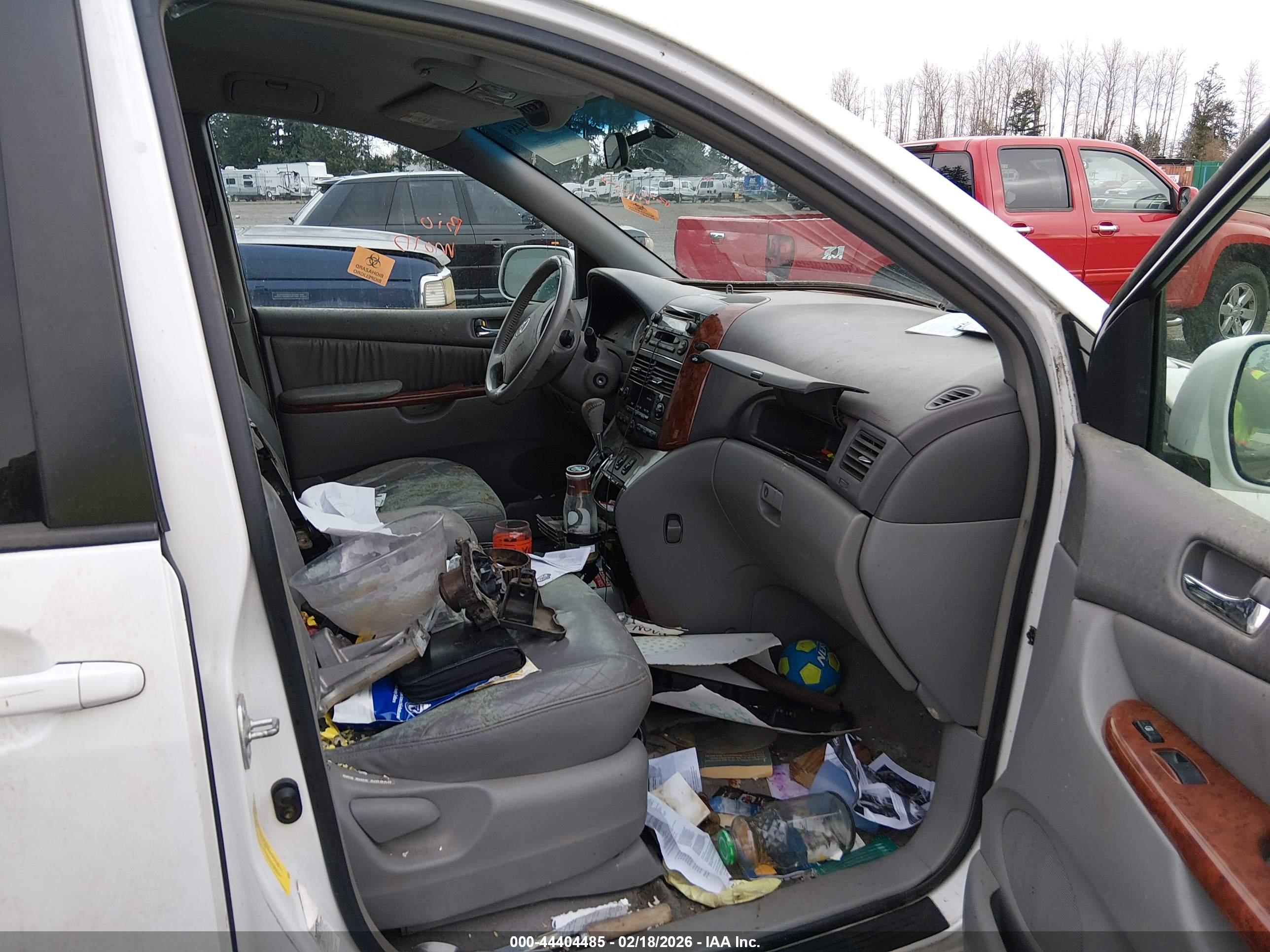 TOYOTA SIENNA image 5