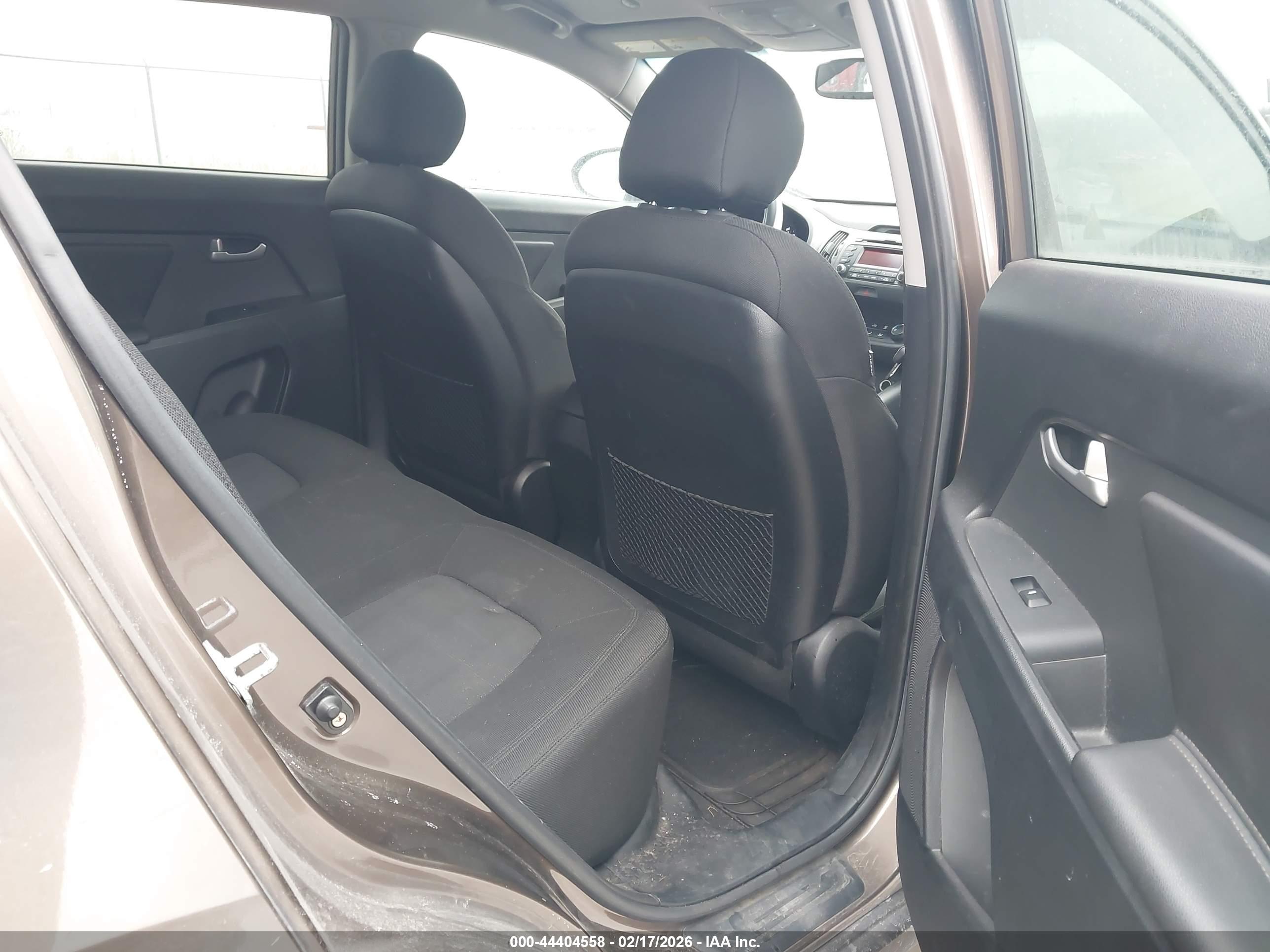 KIA SPORTAGE image 8