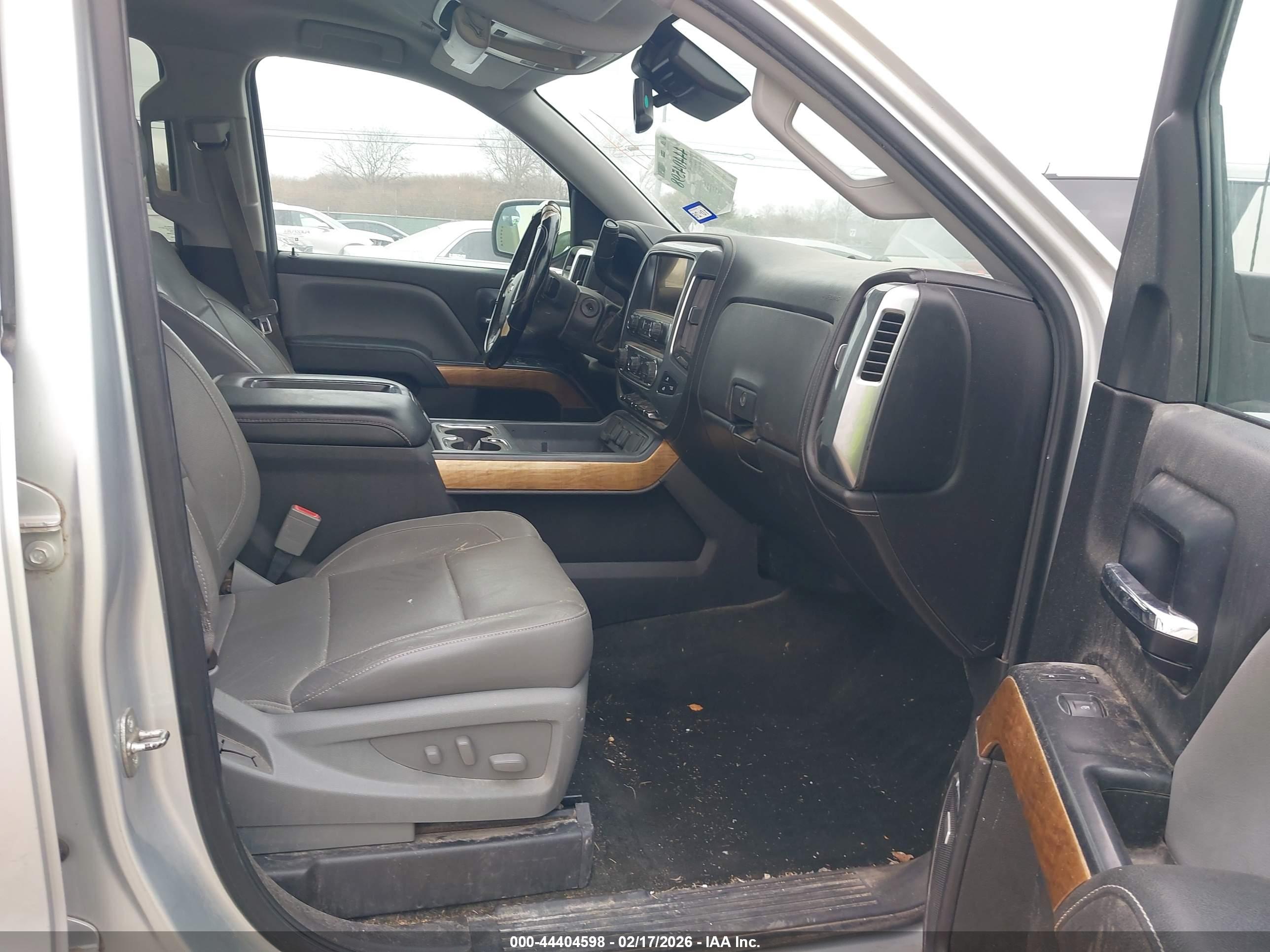 CHEVROLET SILVERADO image 5