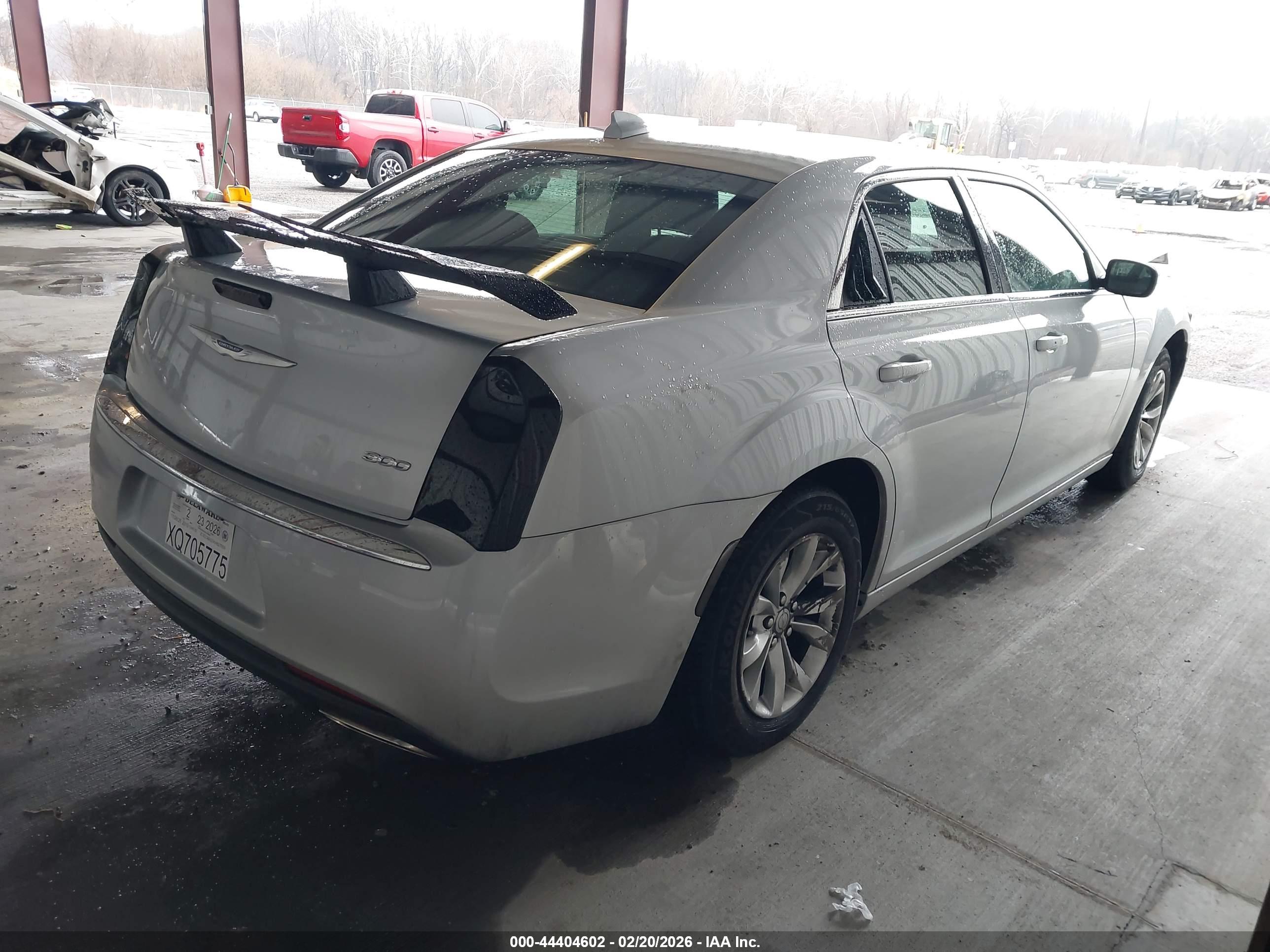 CHRYSLER 300 image 4