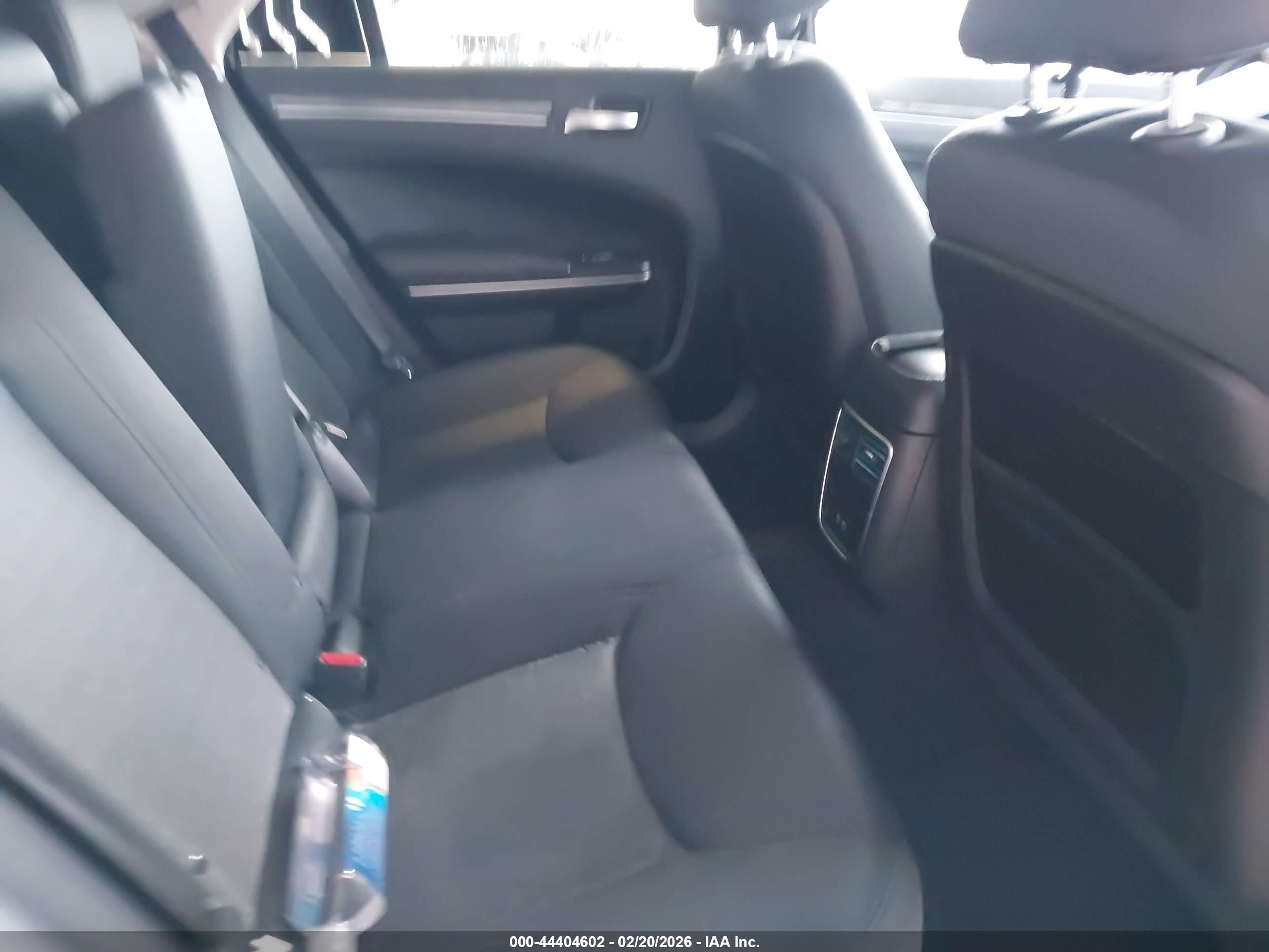CHRYSLER 300 image 8