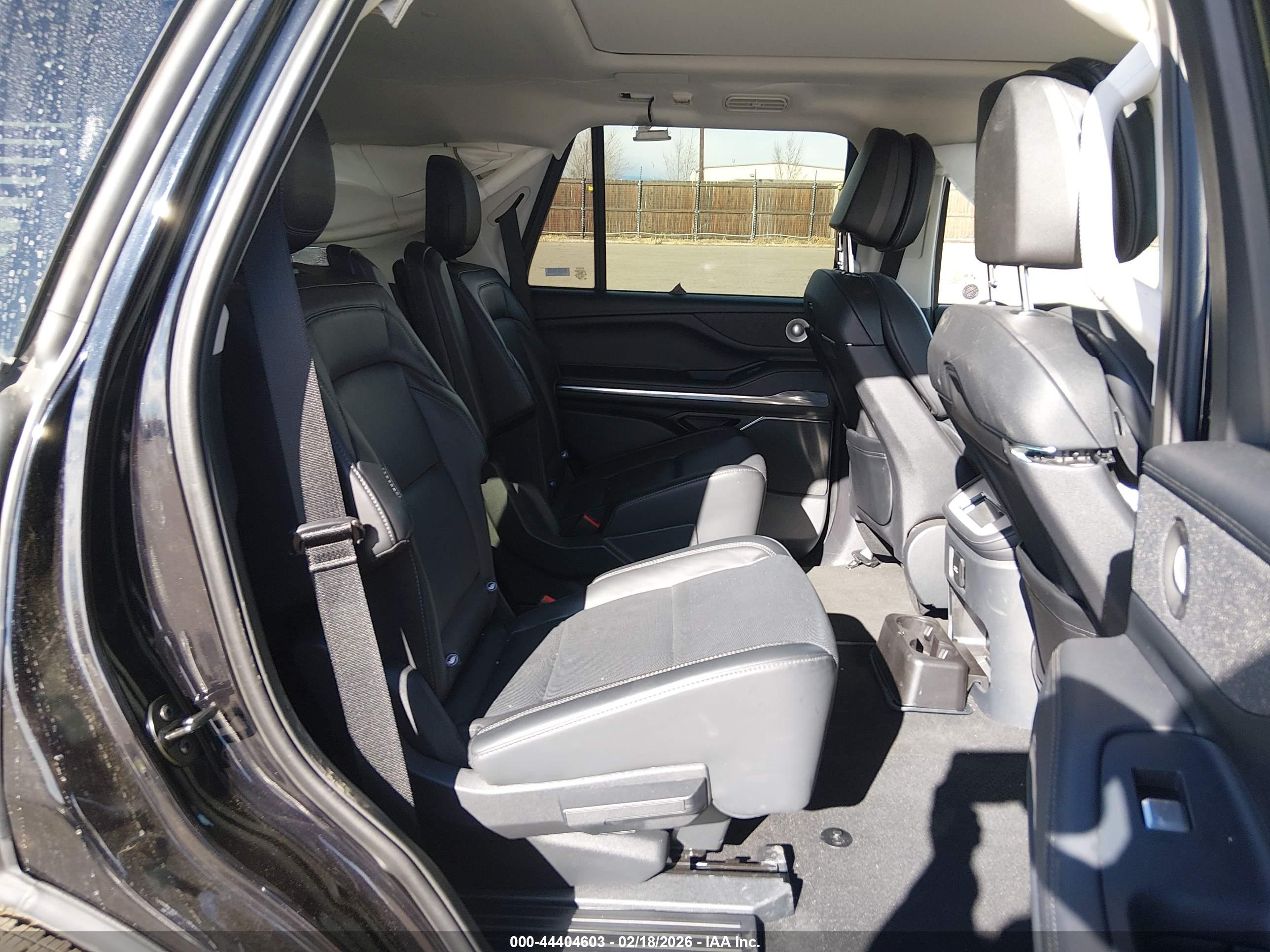 LINCOLN NAVIGATOR image 8