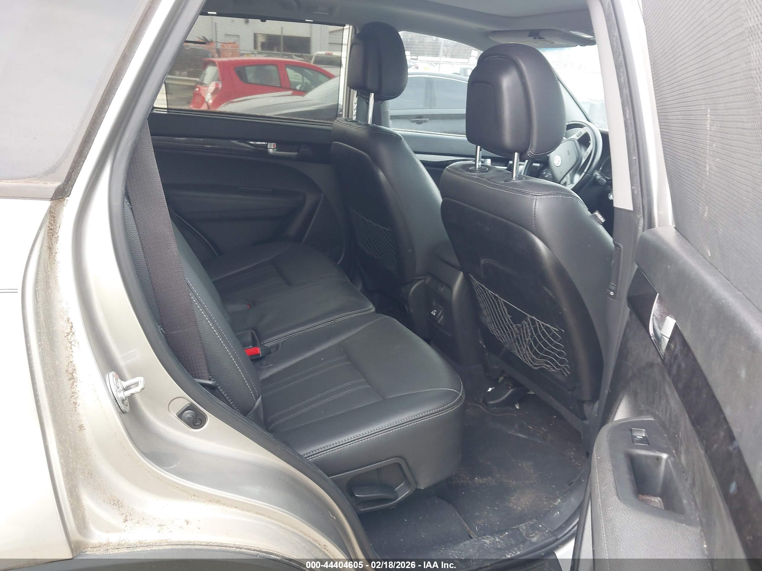 KIA SORENTO image 8