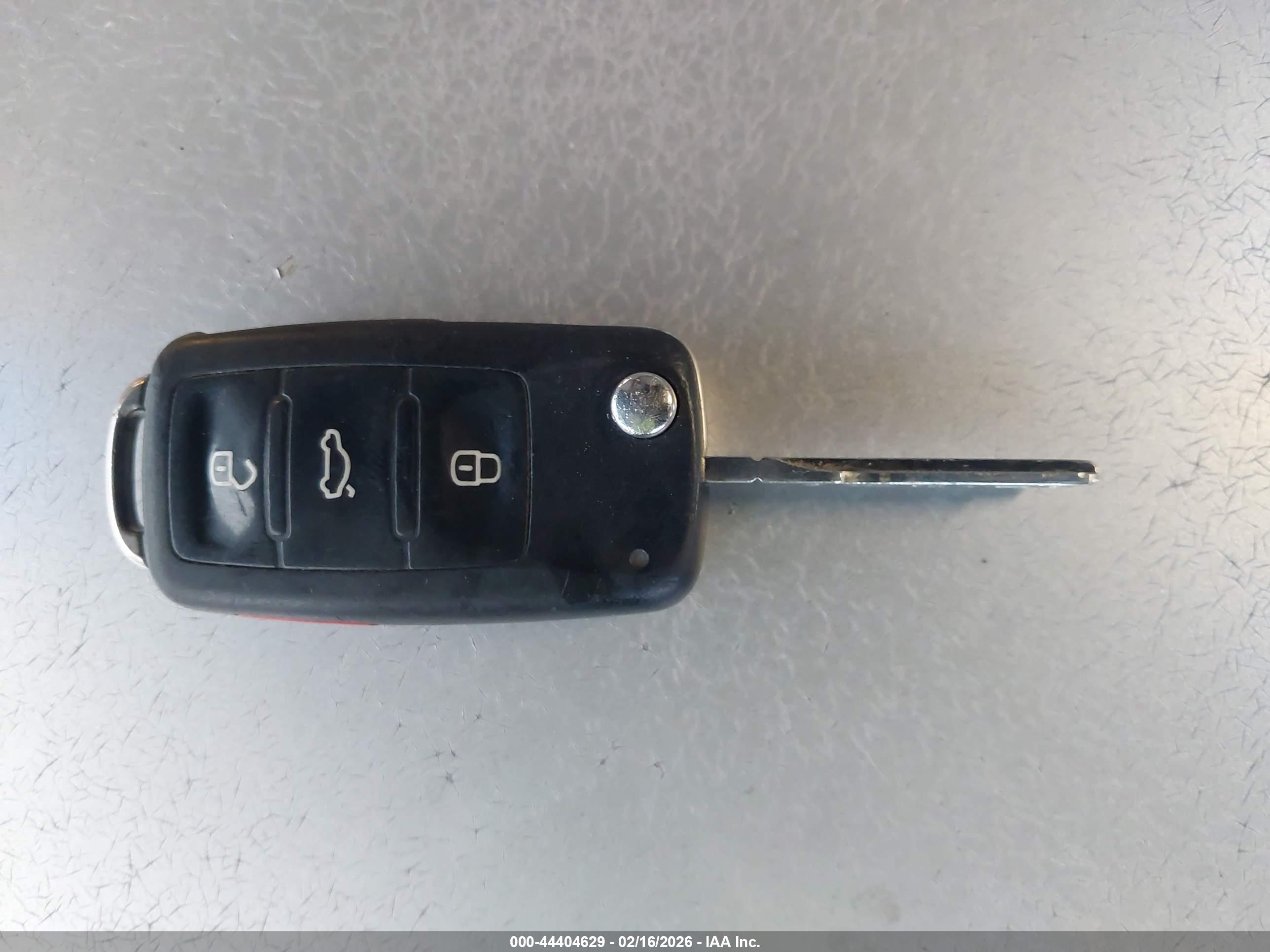VOLKSWAGEN PASSAT image 11