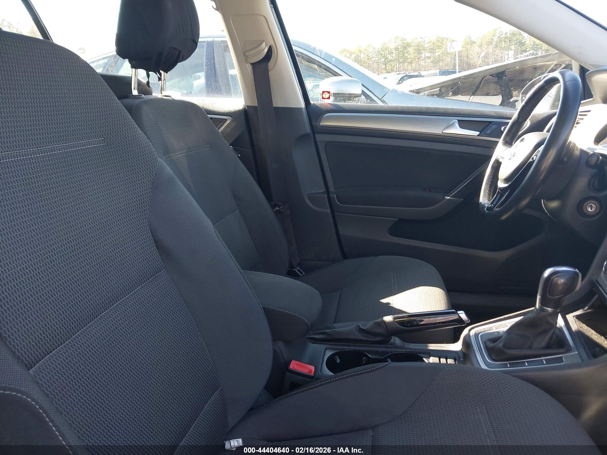 VOLKSWAGEN GOLF image 5