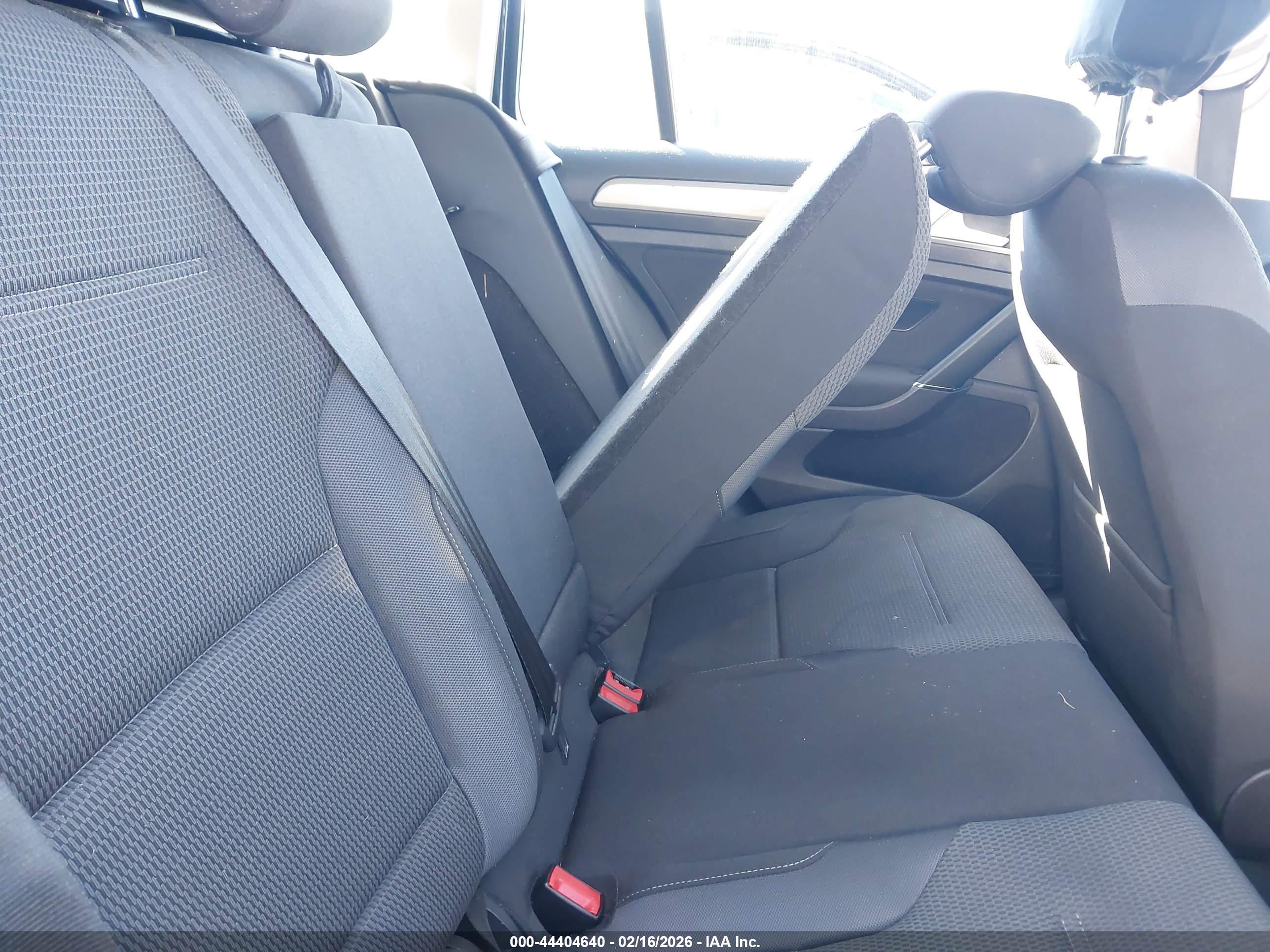 VOLKSWAGEN GOLF image 8