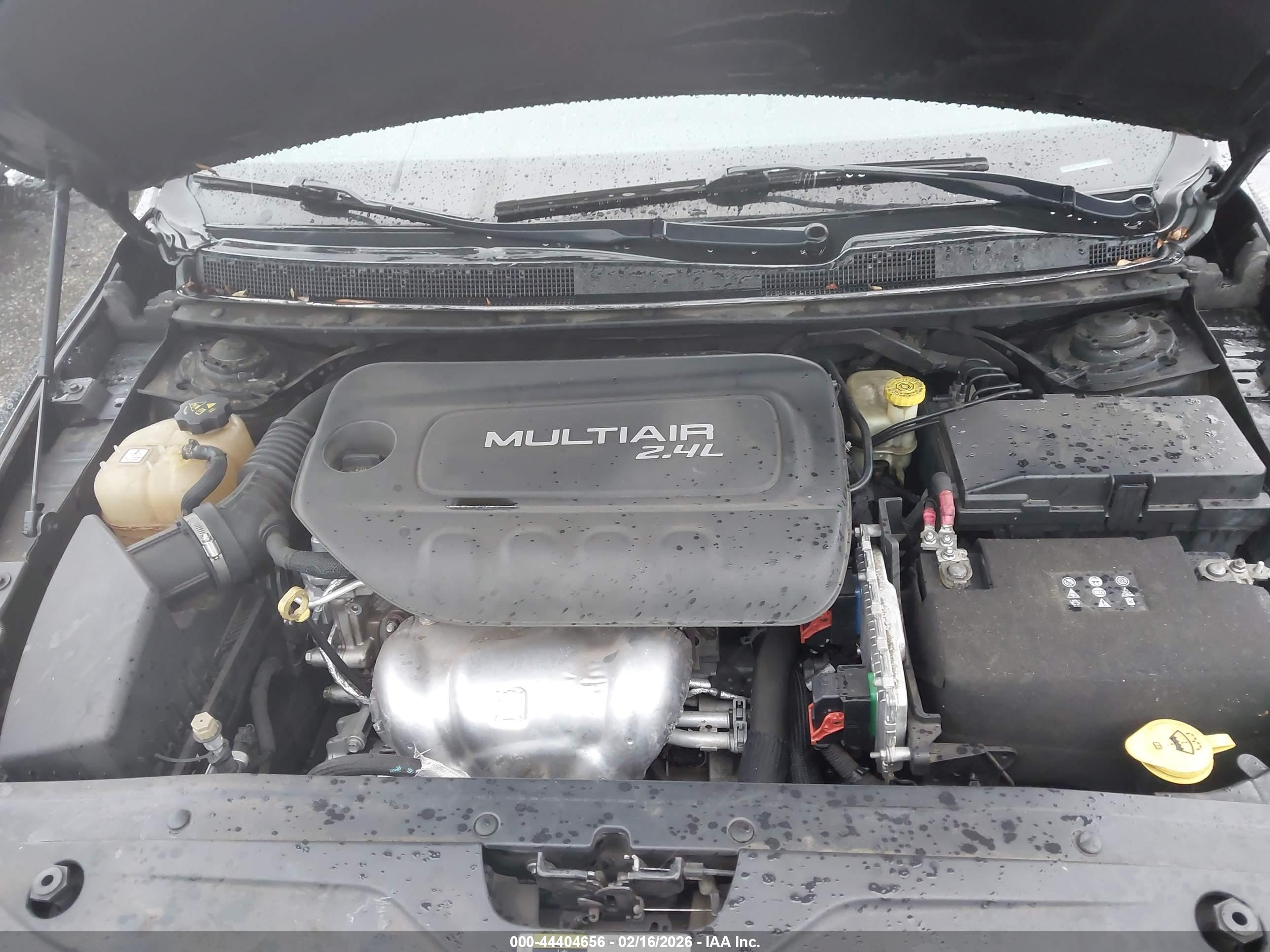 CHRYSLER 200 image 10