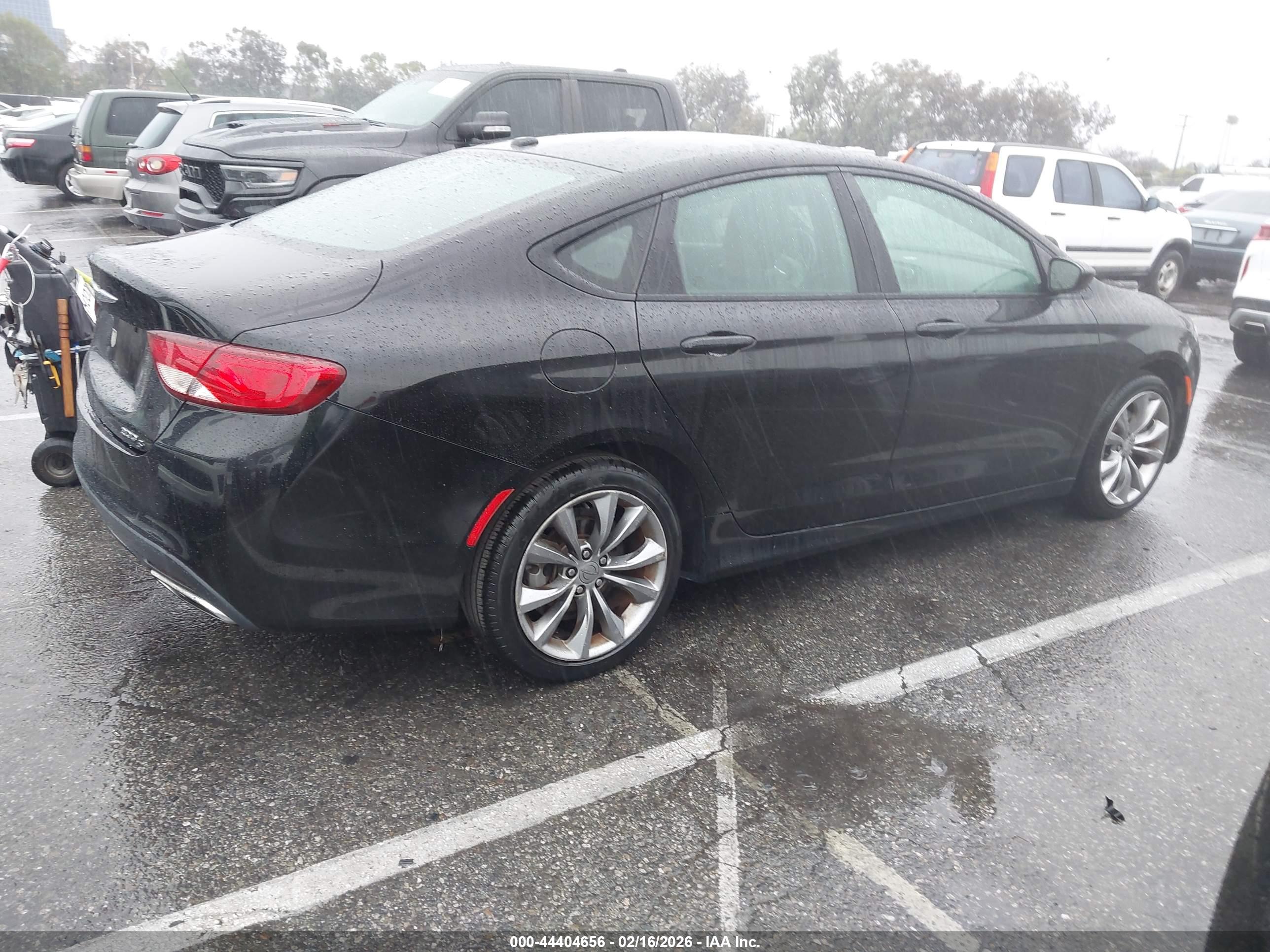CHRYSLER 200 image 4