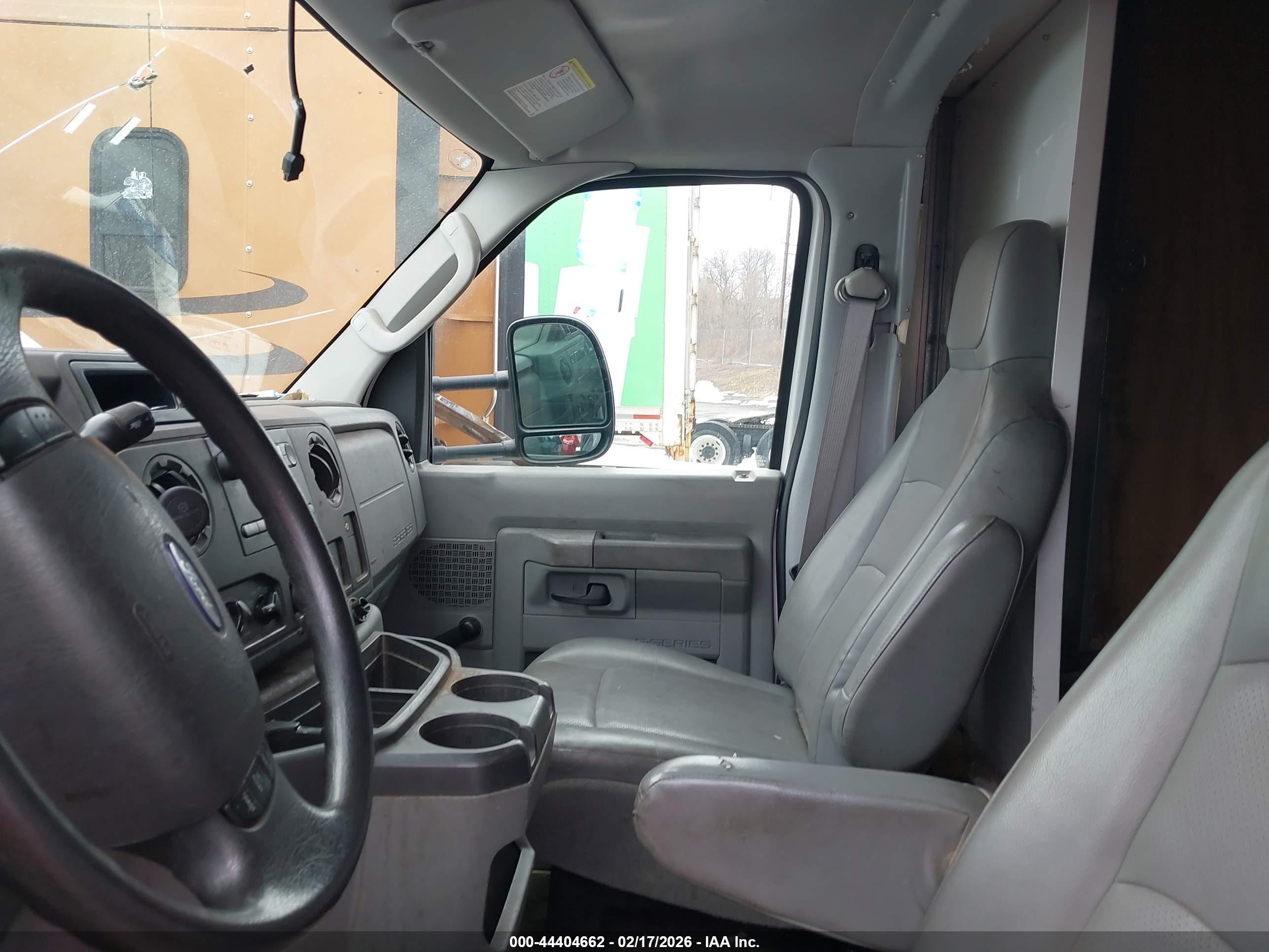 FORD E-350 image 7