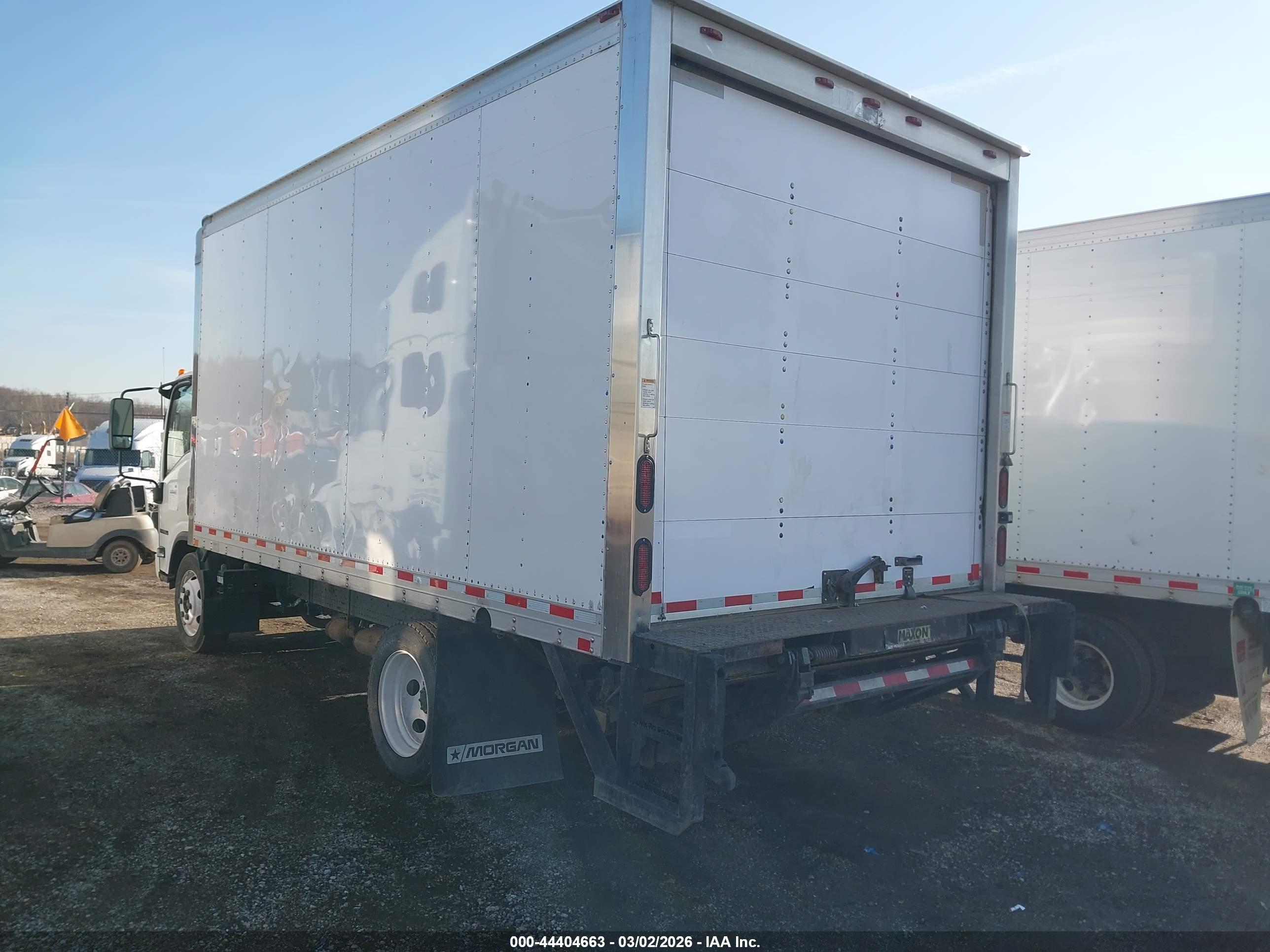 ISUZU NPR image 3