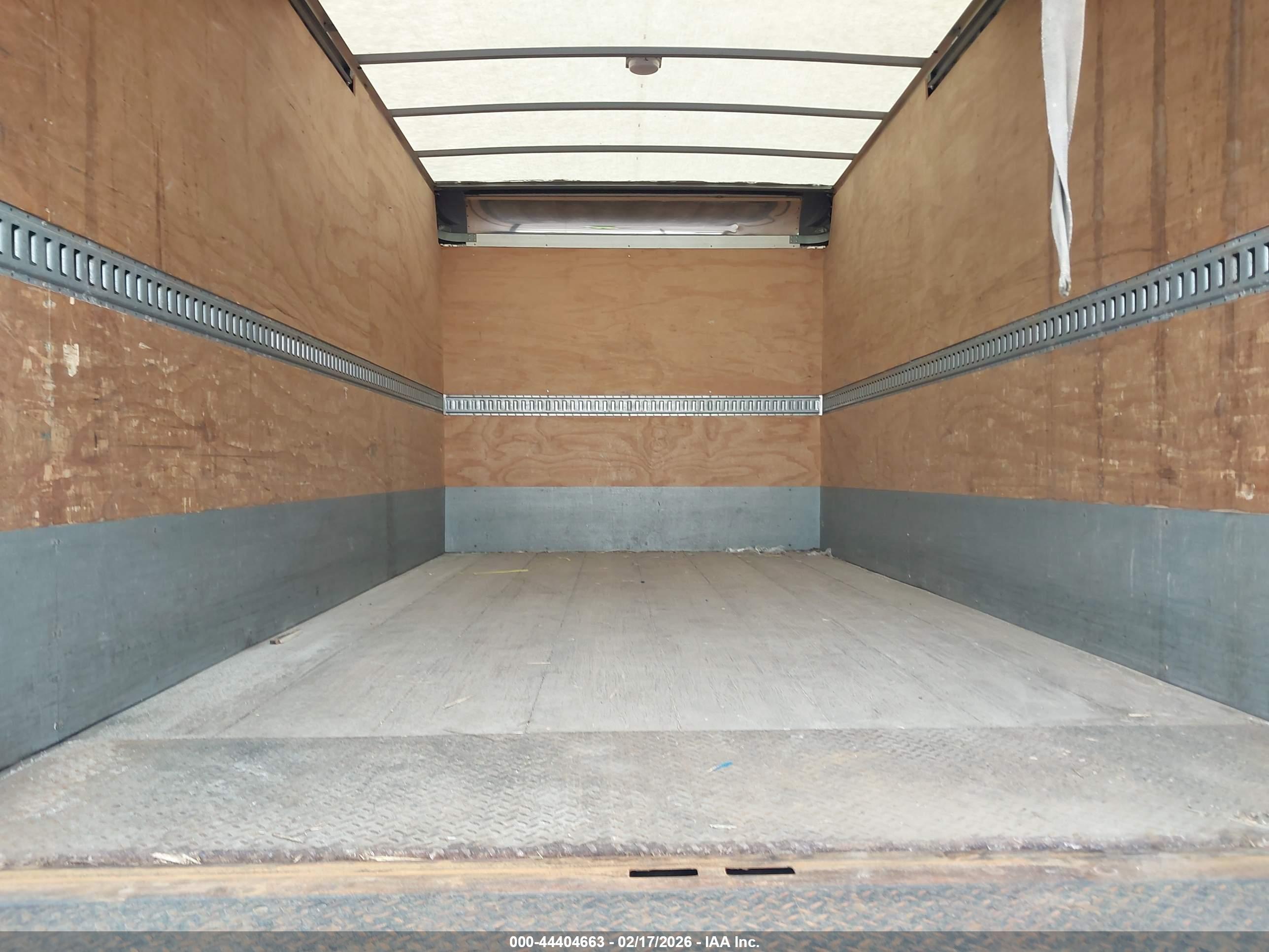 ISUZU NPR image 7