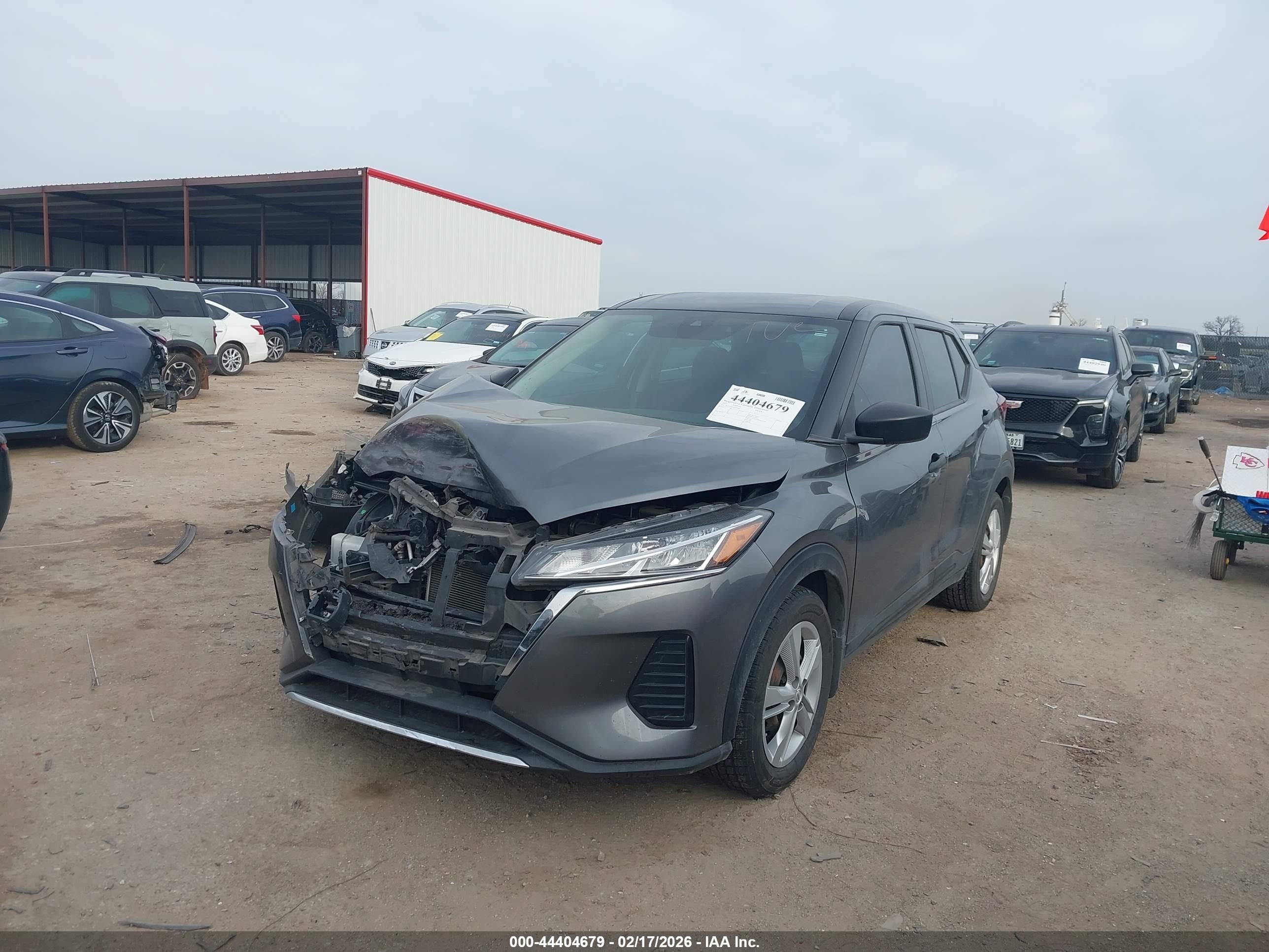 NISSAN KICKS image 2