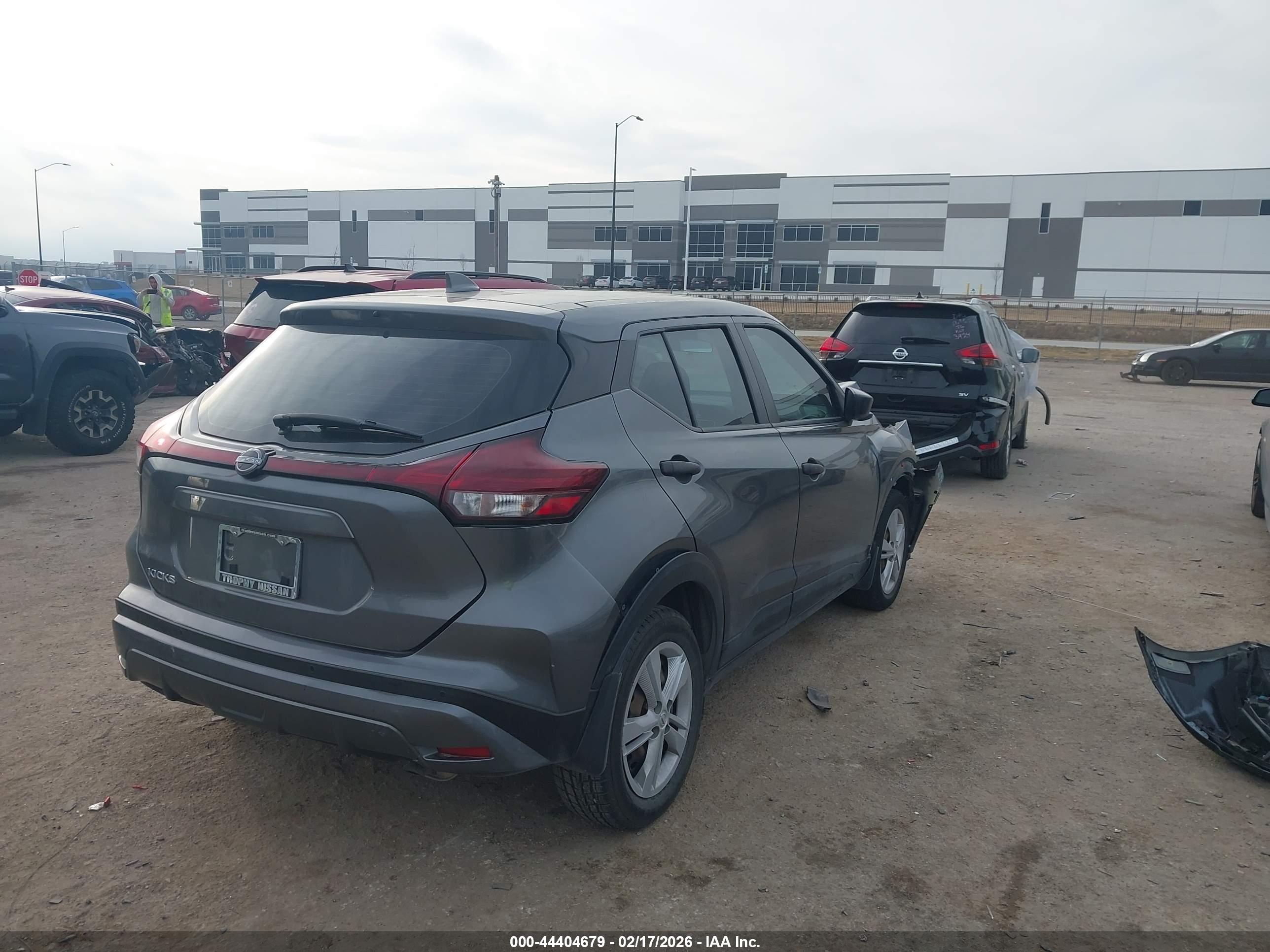 NISSAN KICKS image 4