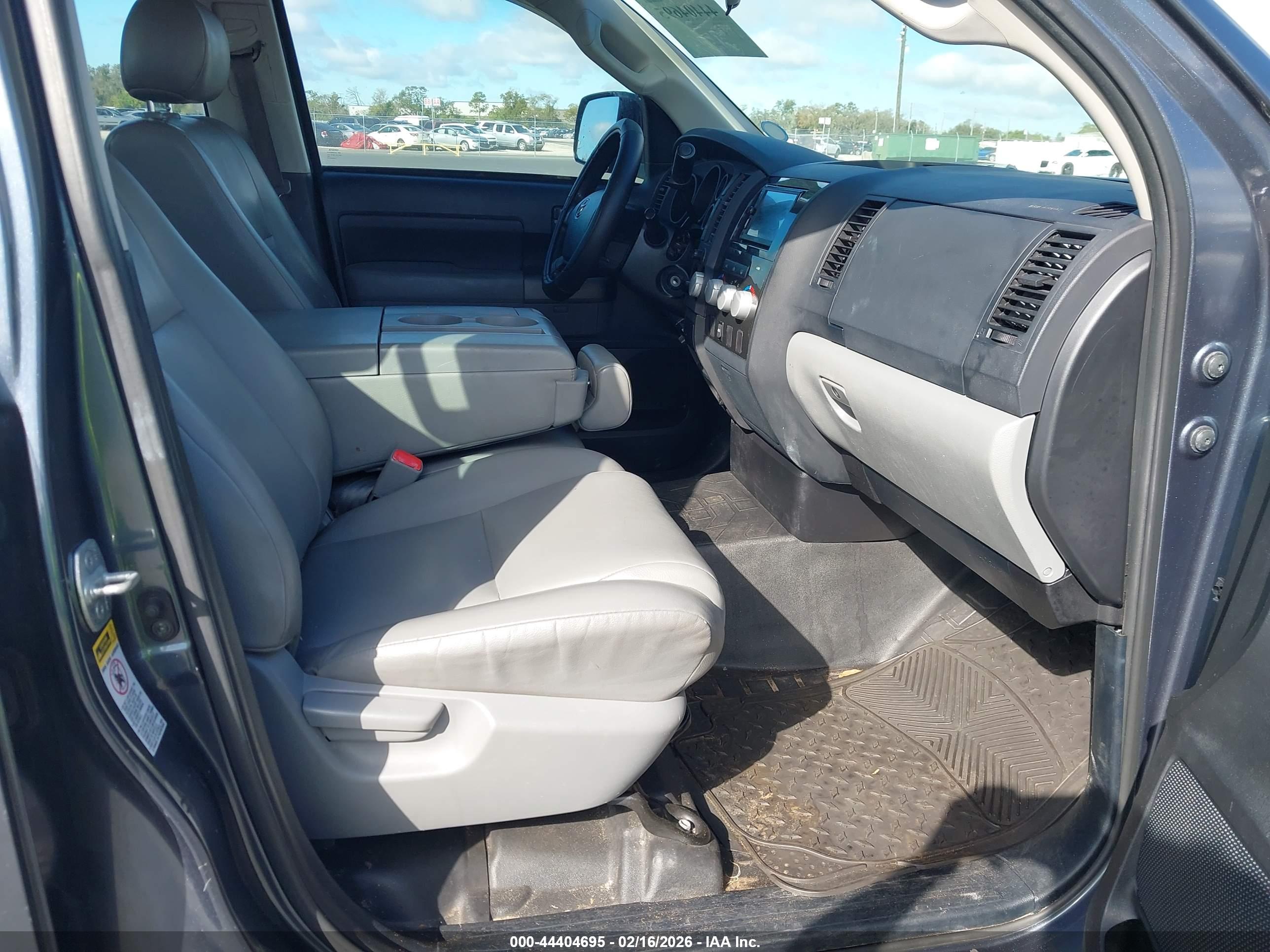 TOYOTA TUNDRA image 5