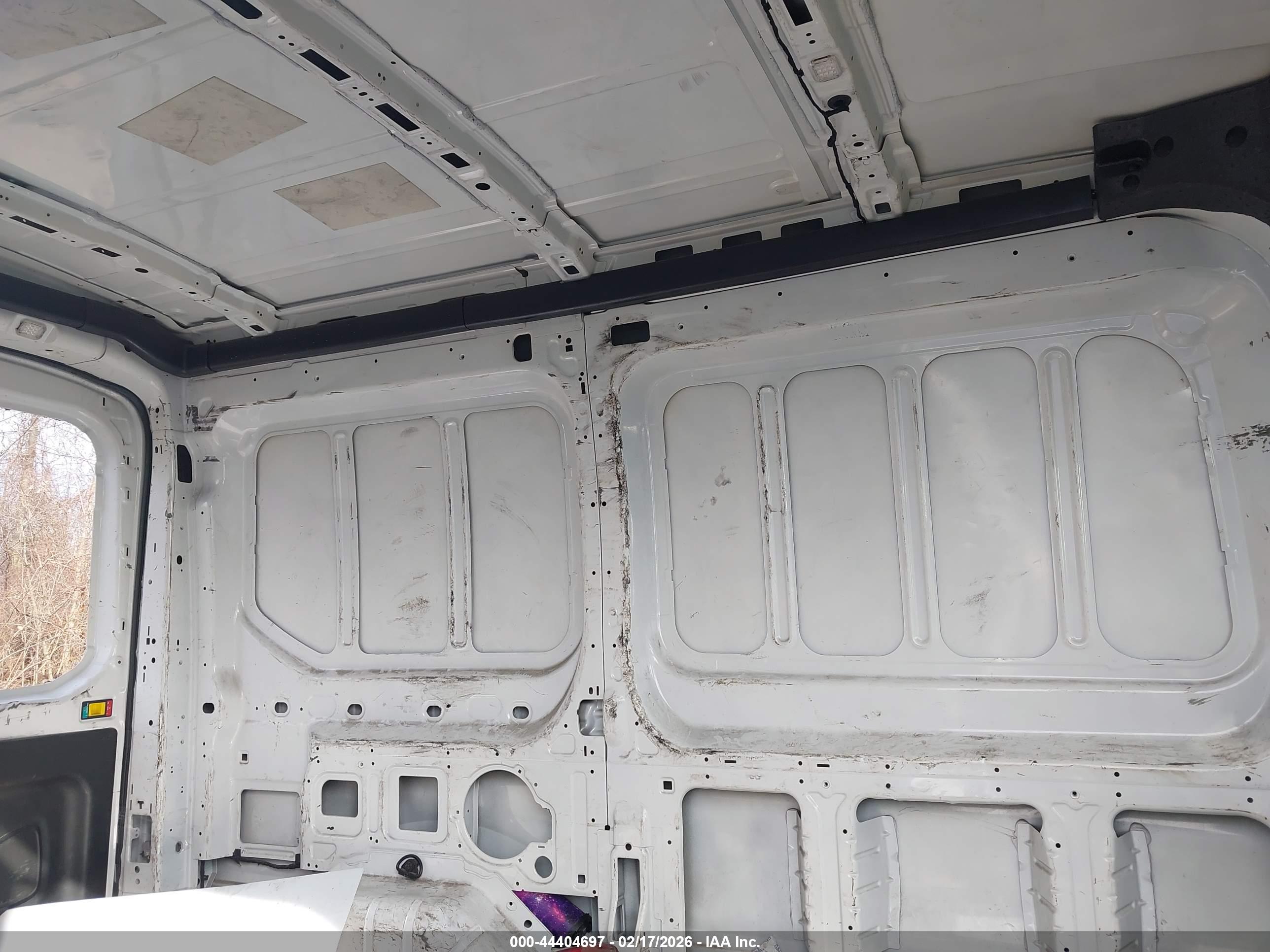 FORD TRANSIT-250 image 8