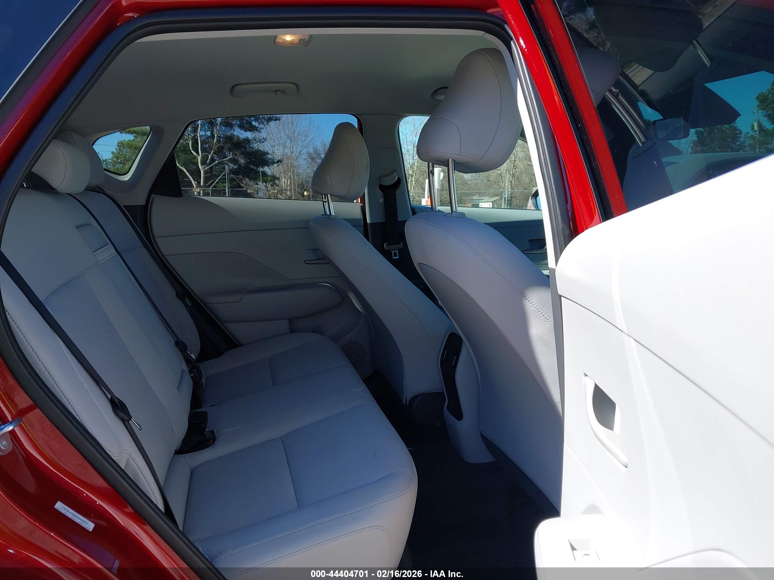 HYUNDAI KONA image 8