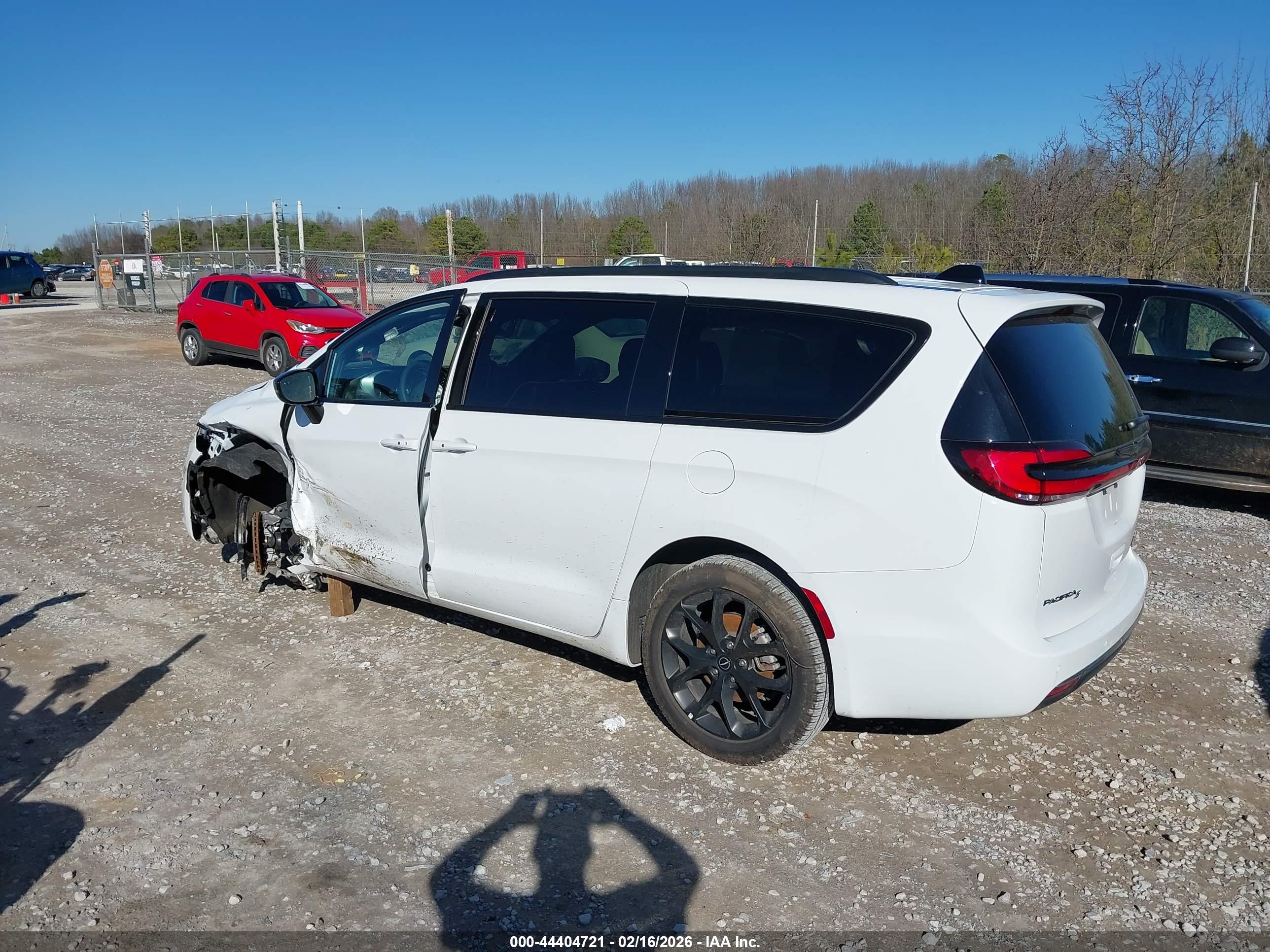 CHRYSLER PACIFICA image 3