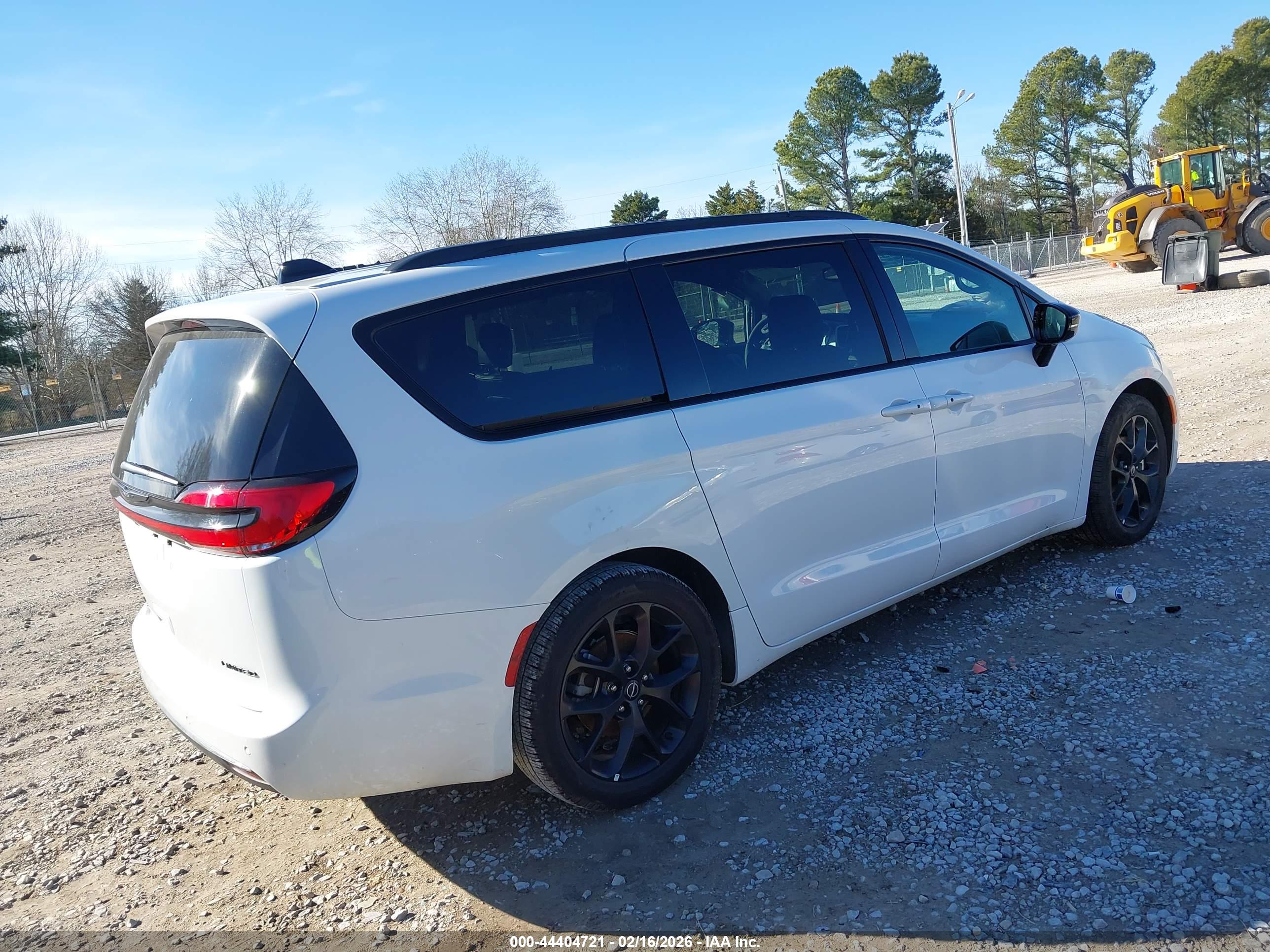 CHRYSLER PACIFICA image 4