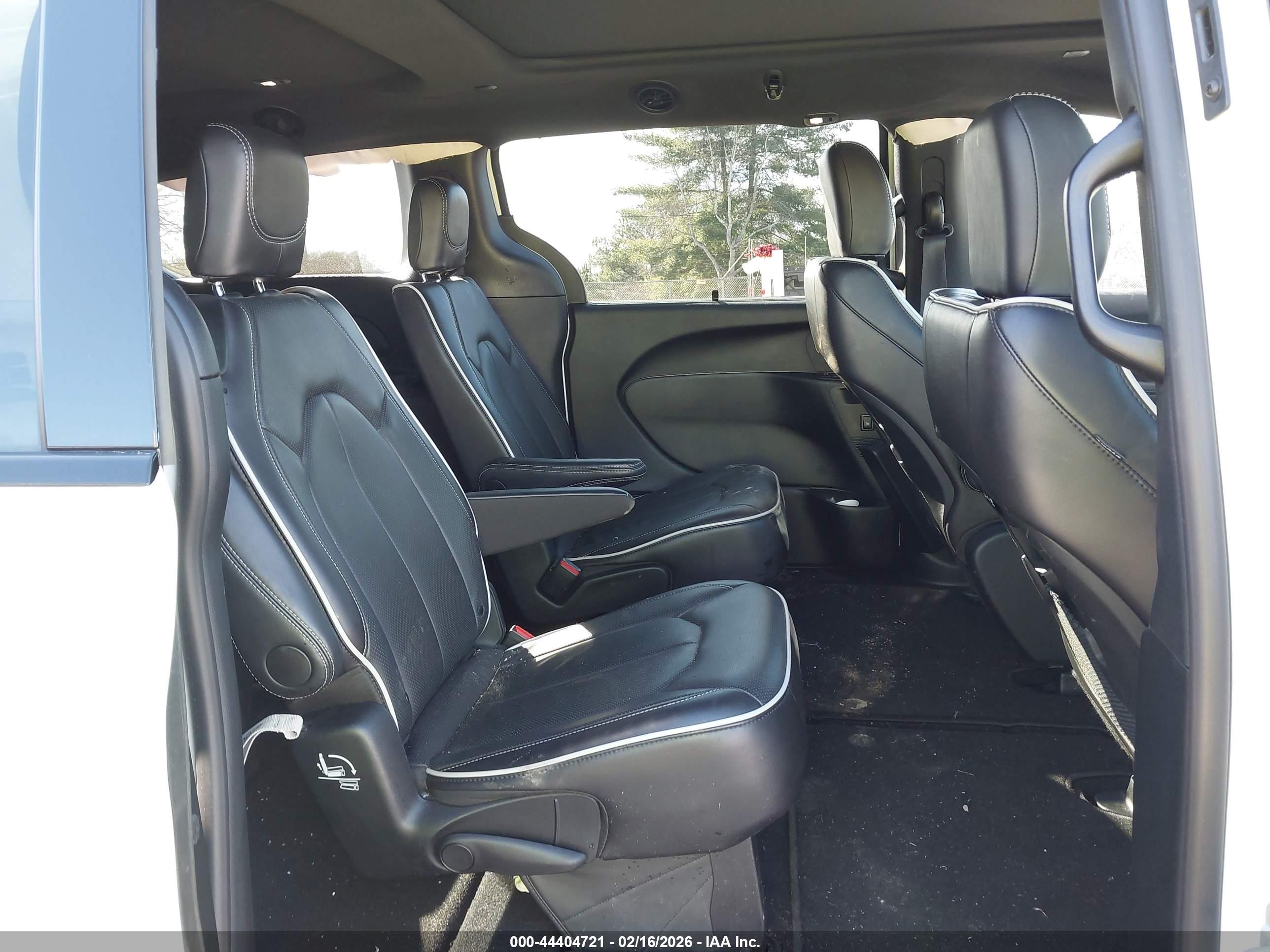 CHRYSLER PACIFICA image 8