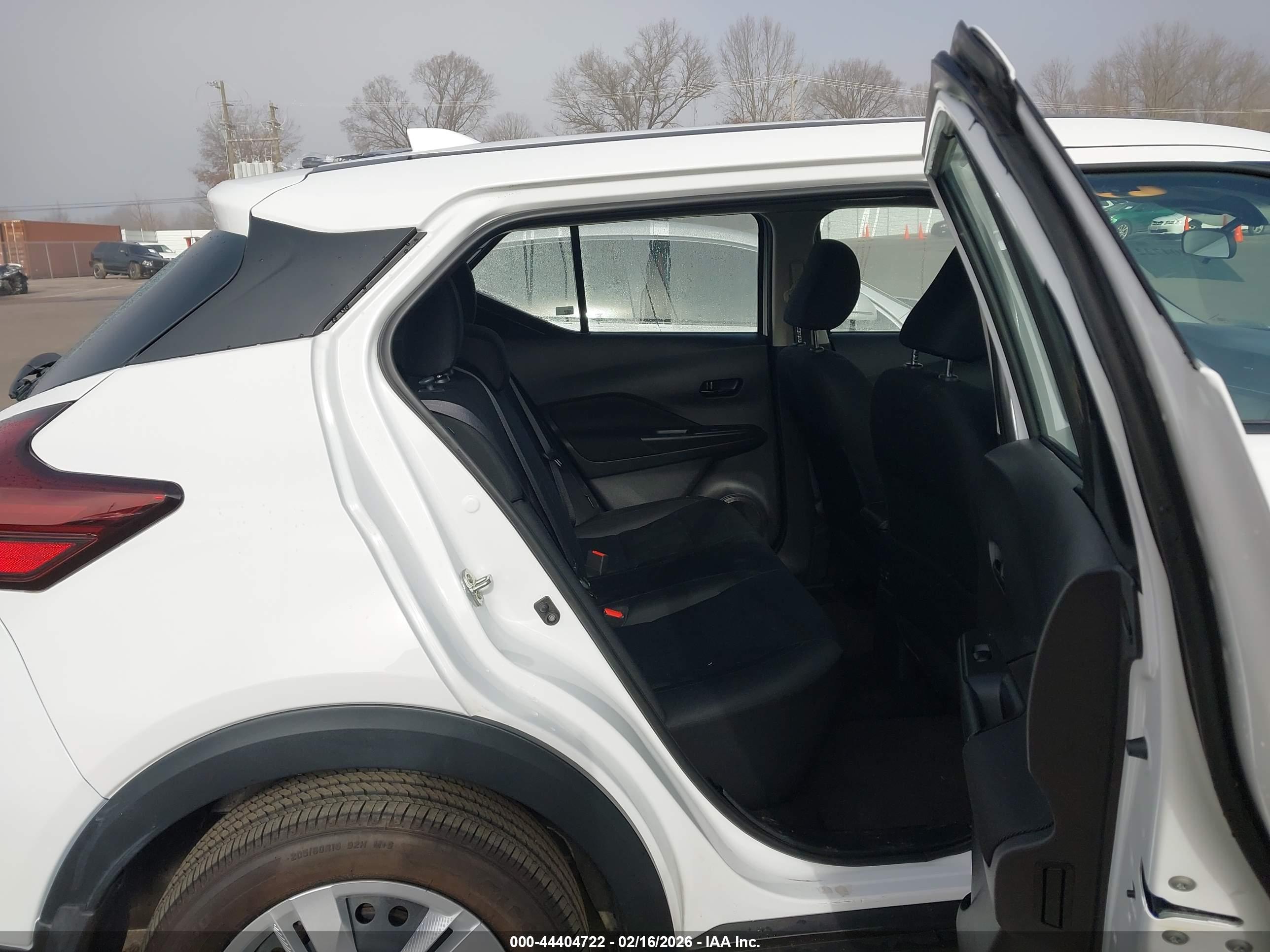 NISSAN KICKS image 8
