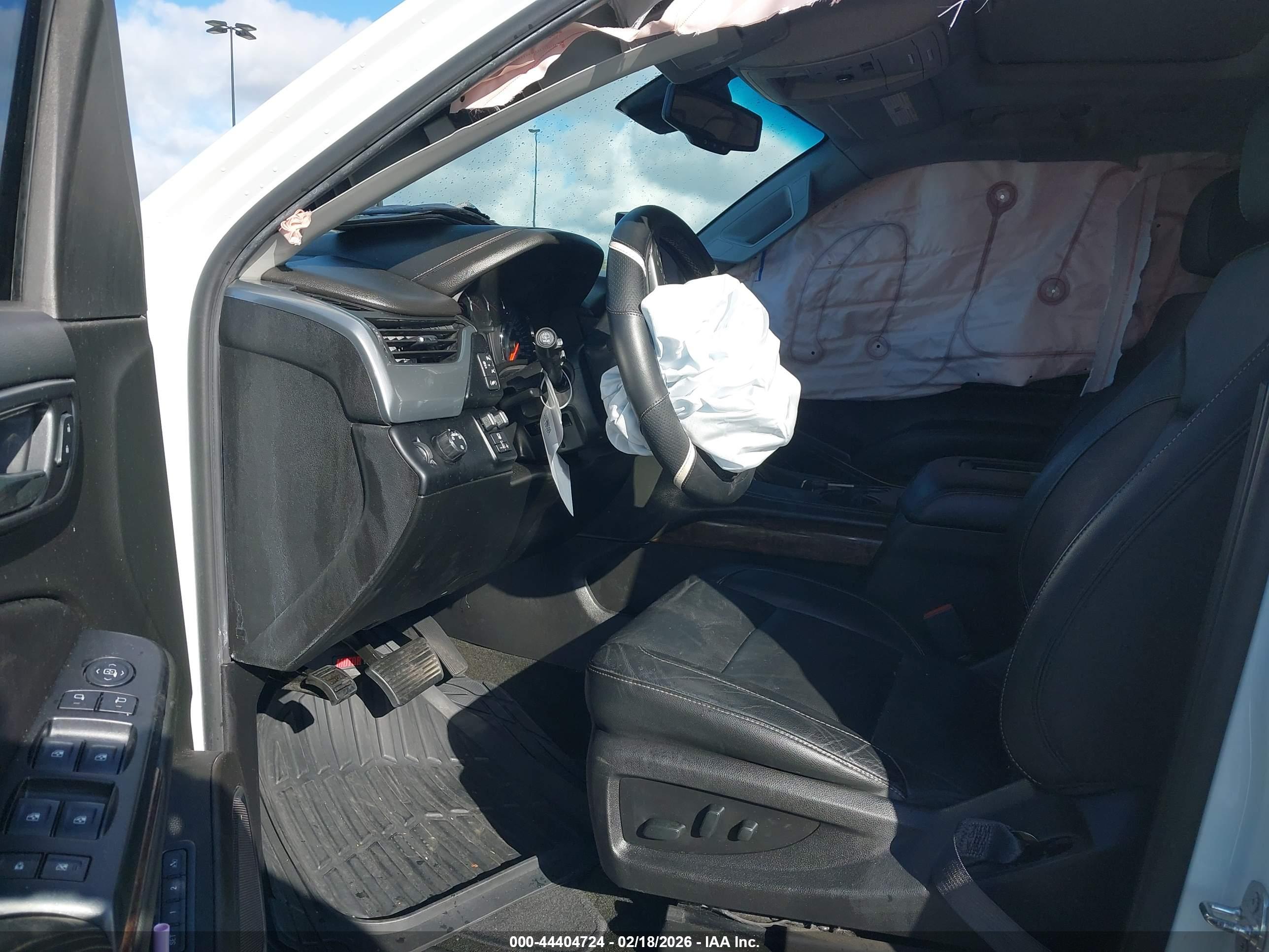 CHEVROLET SUBURBAN image 5
