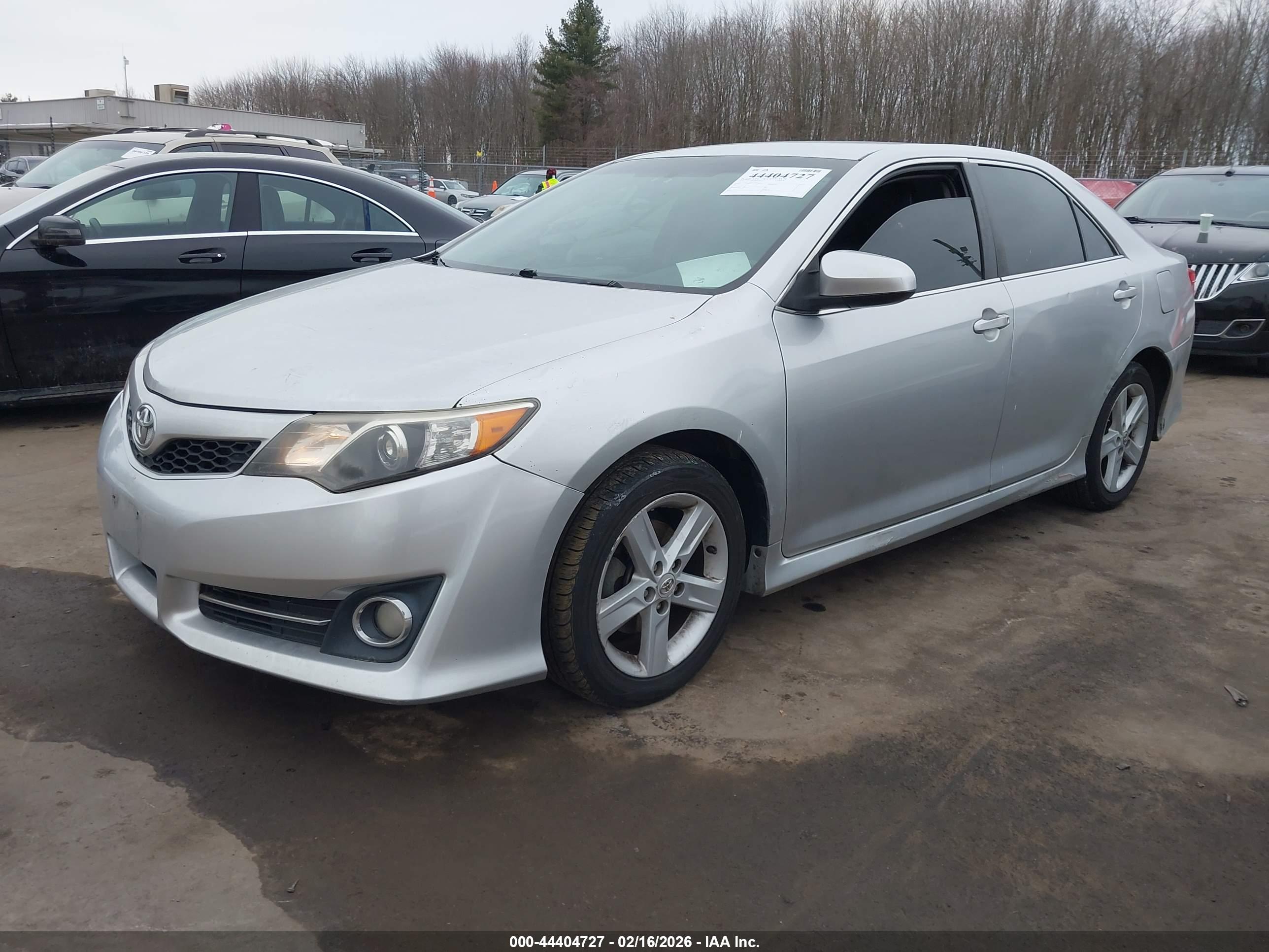 TOYOTA CAMRY image 2