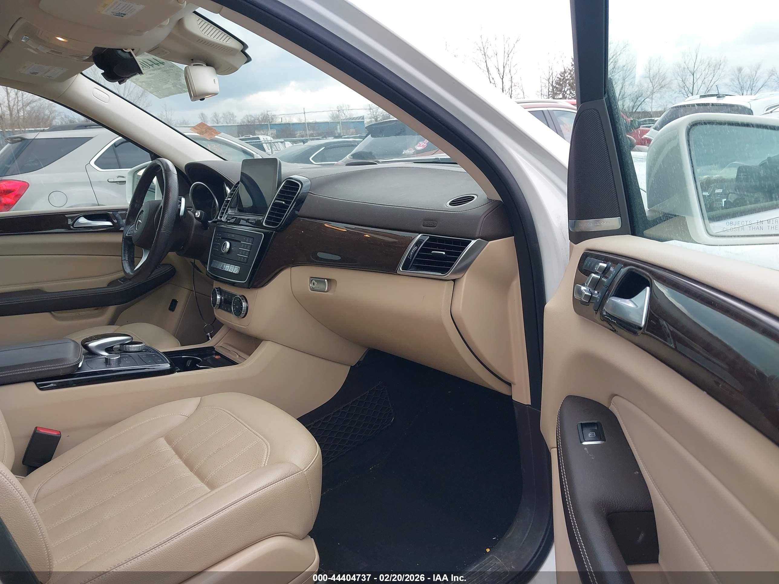 MERCEDES-BENZ GLS image 5