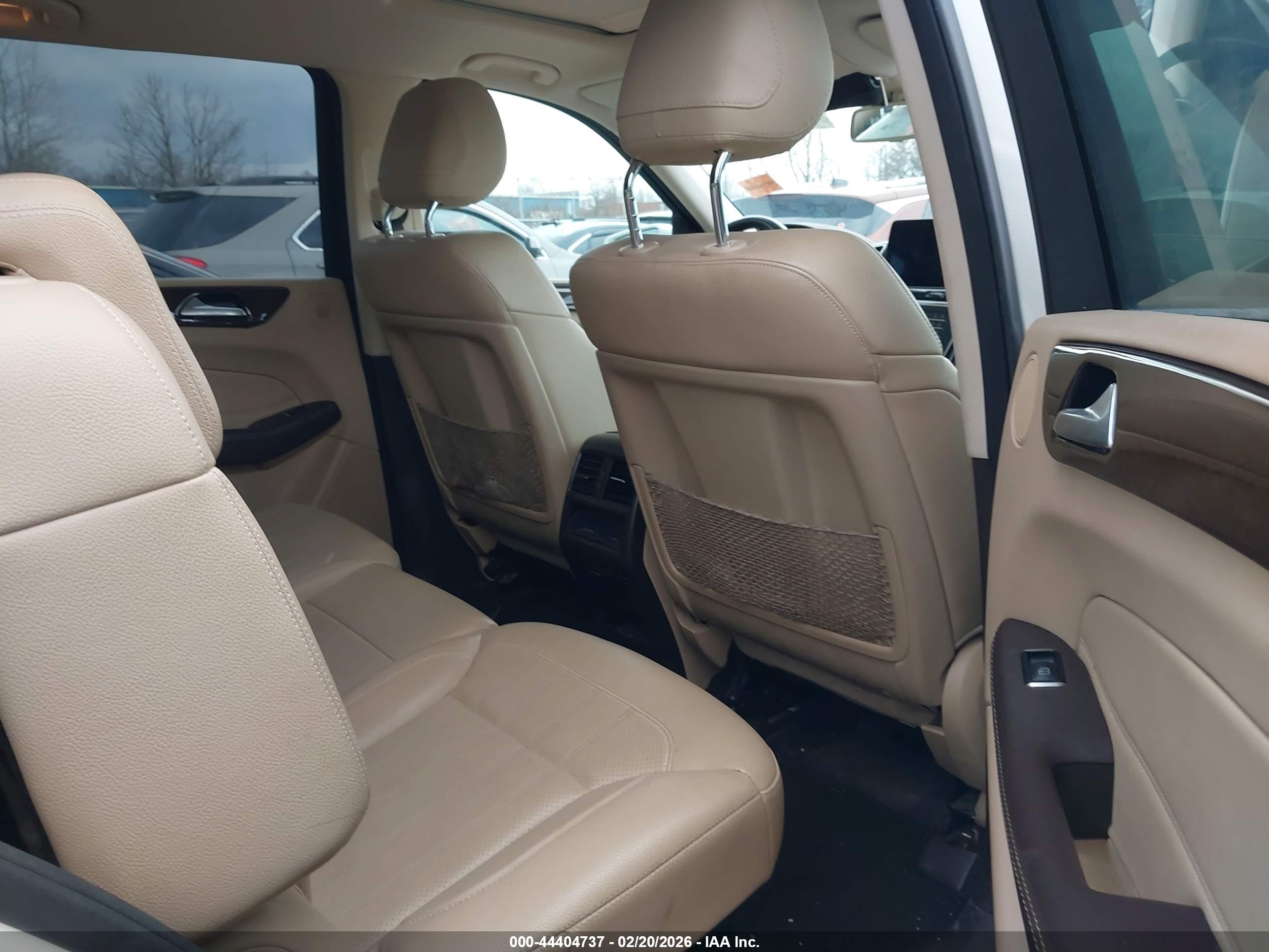 MERCEDES-BENZ GLS image 8