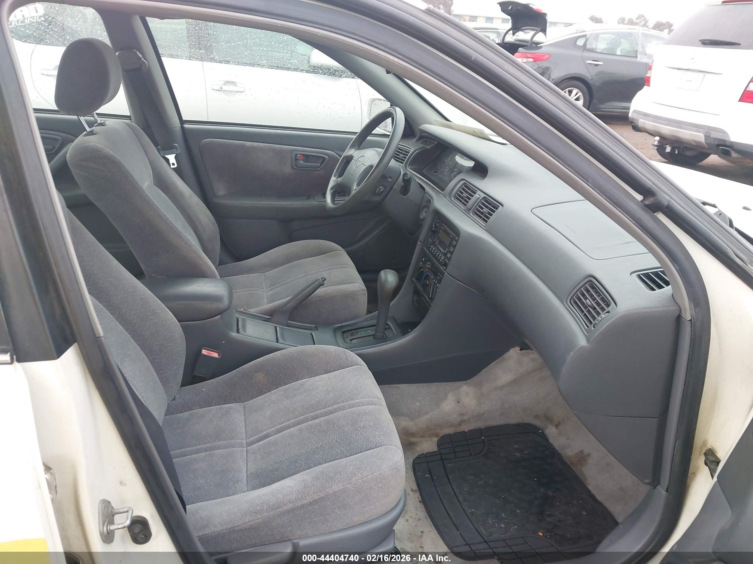 TOYOTA CAMRY image 5