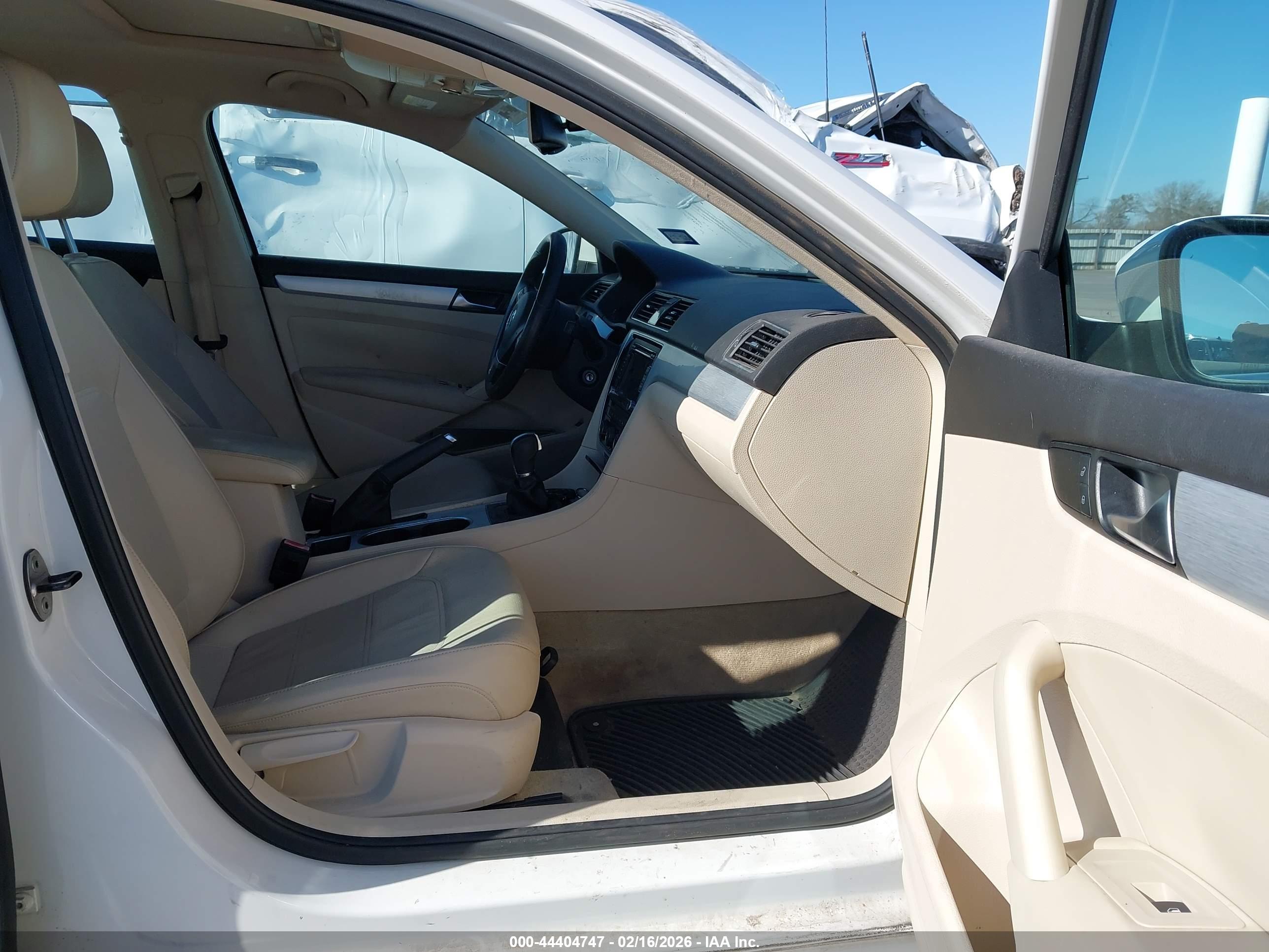 VOLKSWAGEN PASSAT image 5