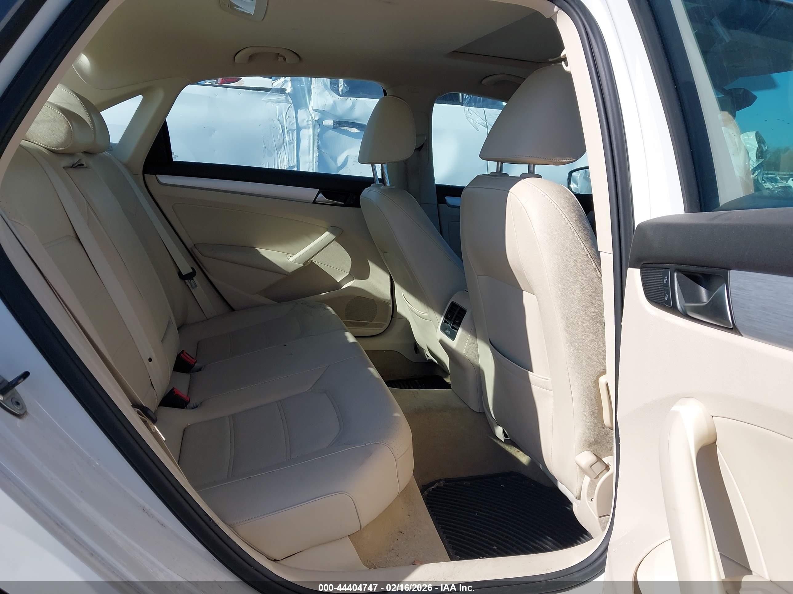 VOLKSWAGEN PASSAT image 8