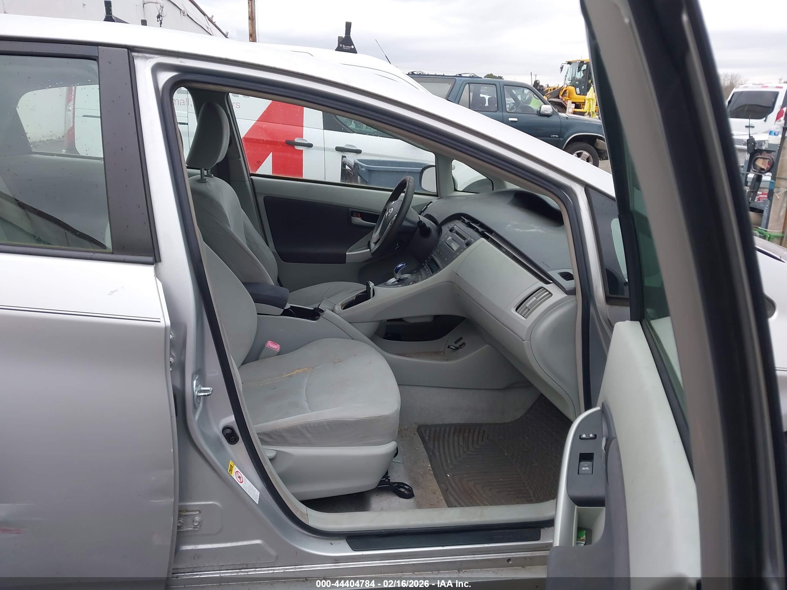 TOYOTA PRIUS image 5