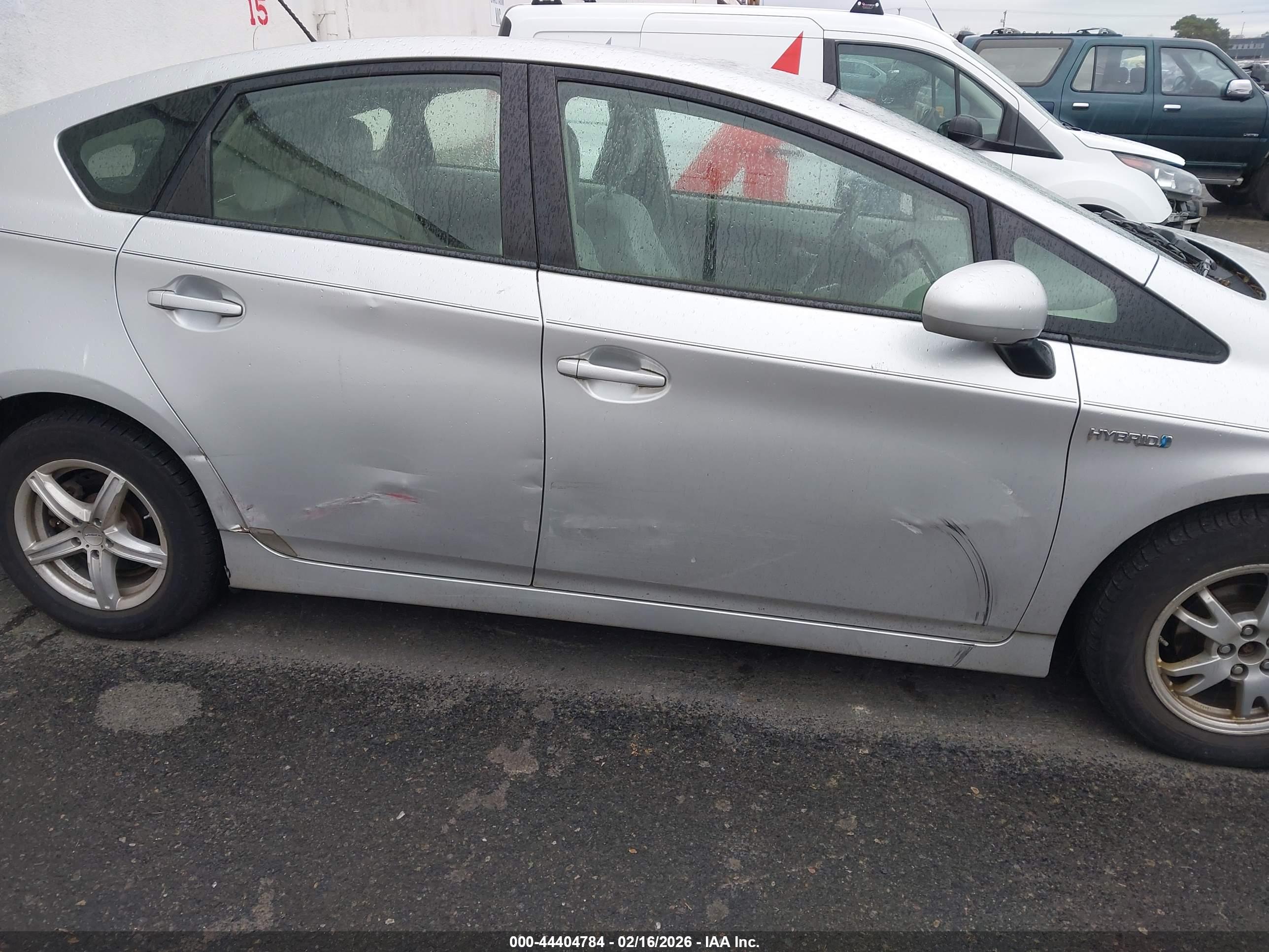 TOYOTA PRIUS image 6