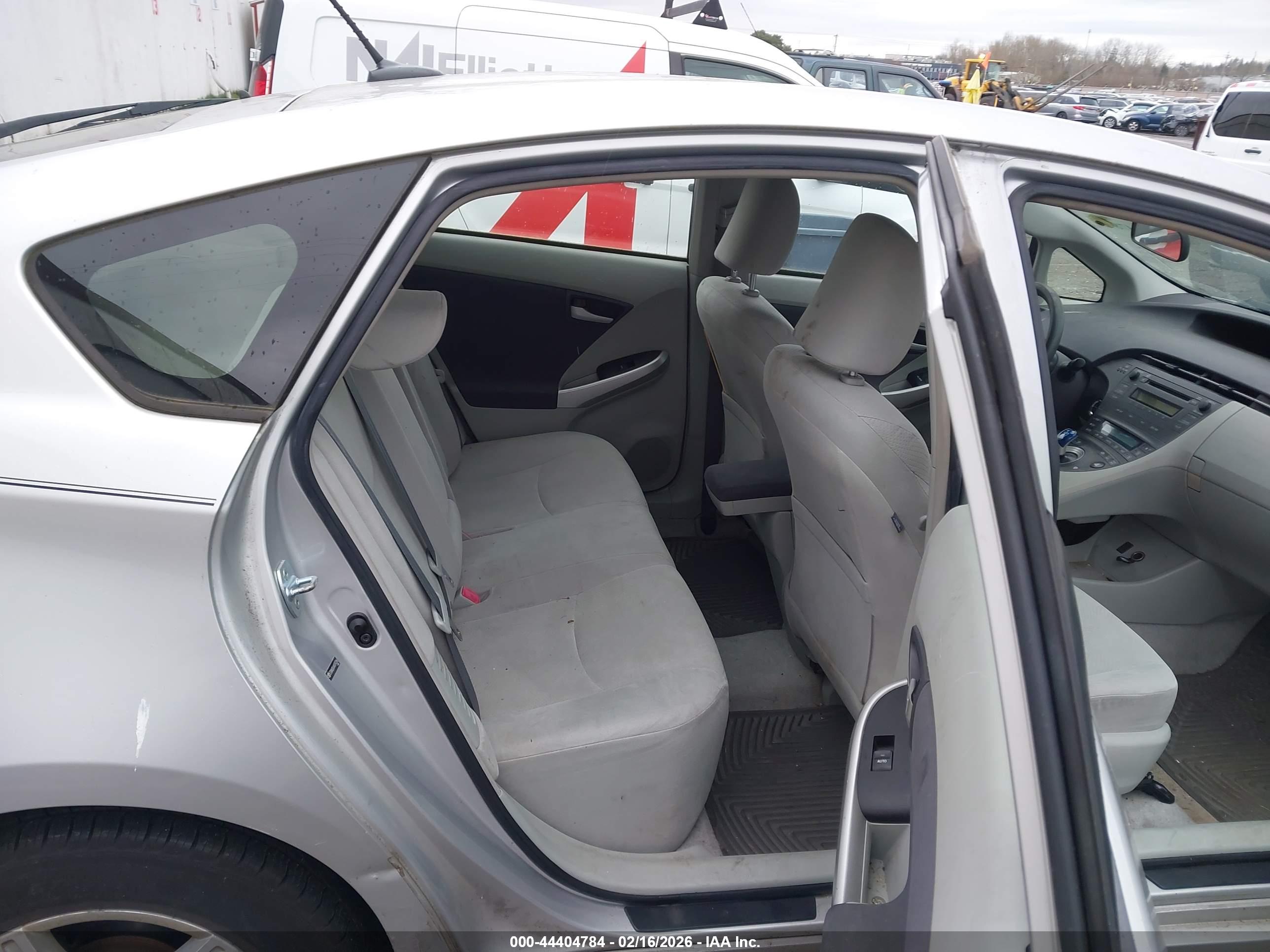 TOYOTA PRIUS image 8