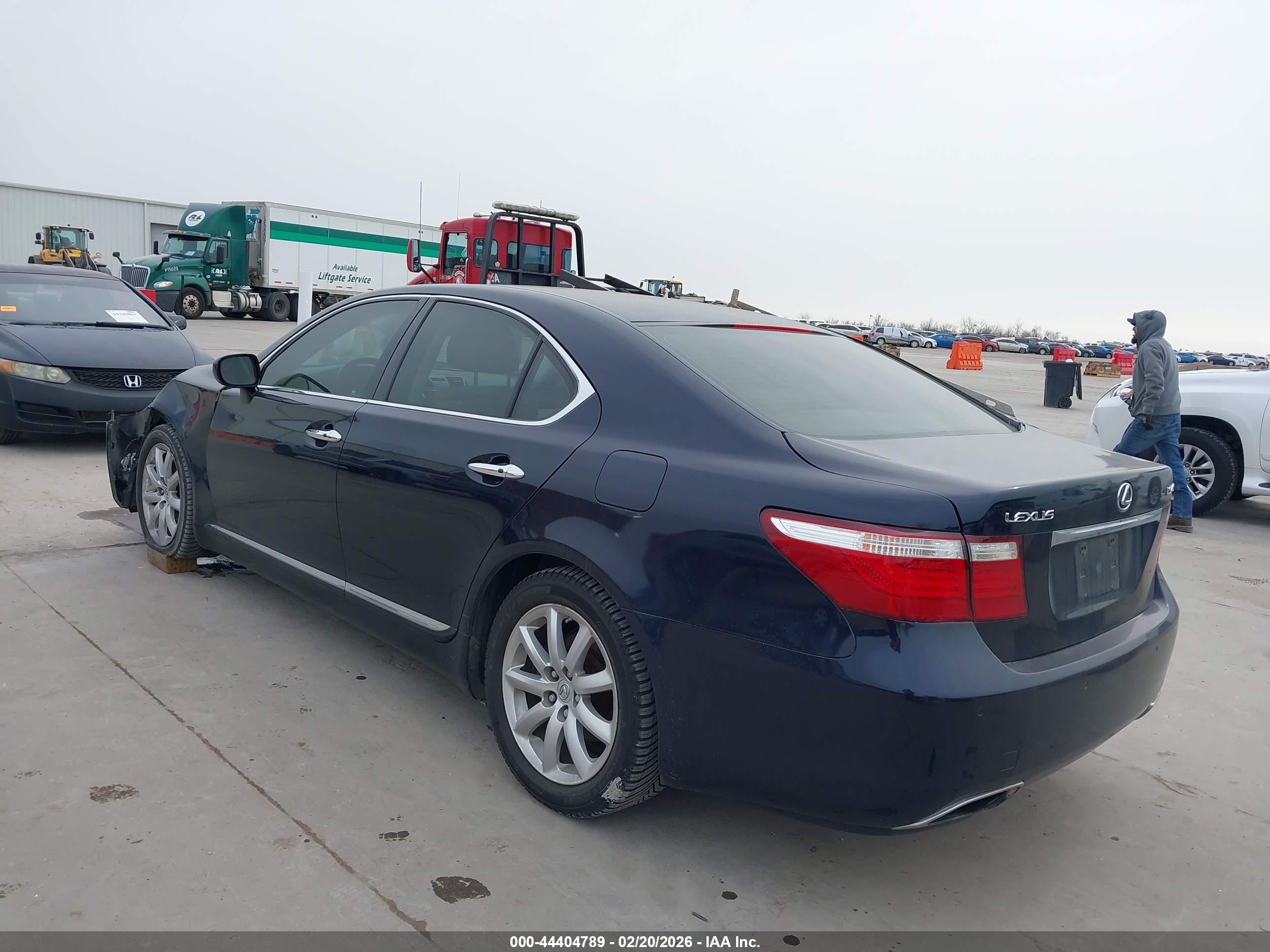 LEXUS LS image 3