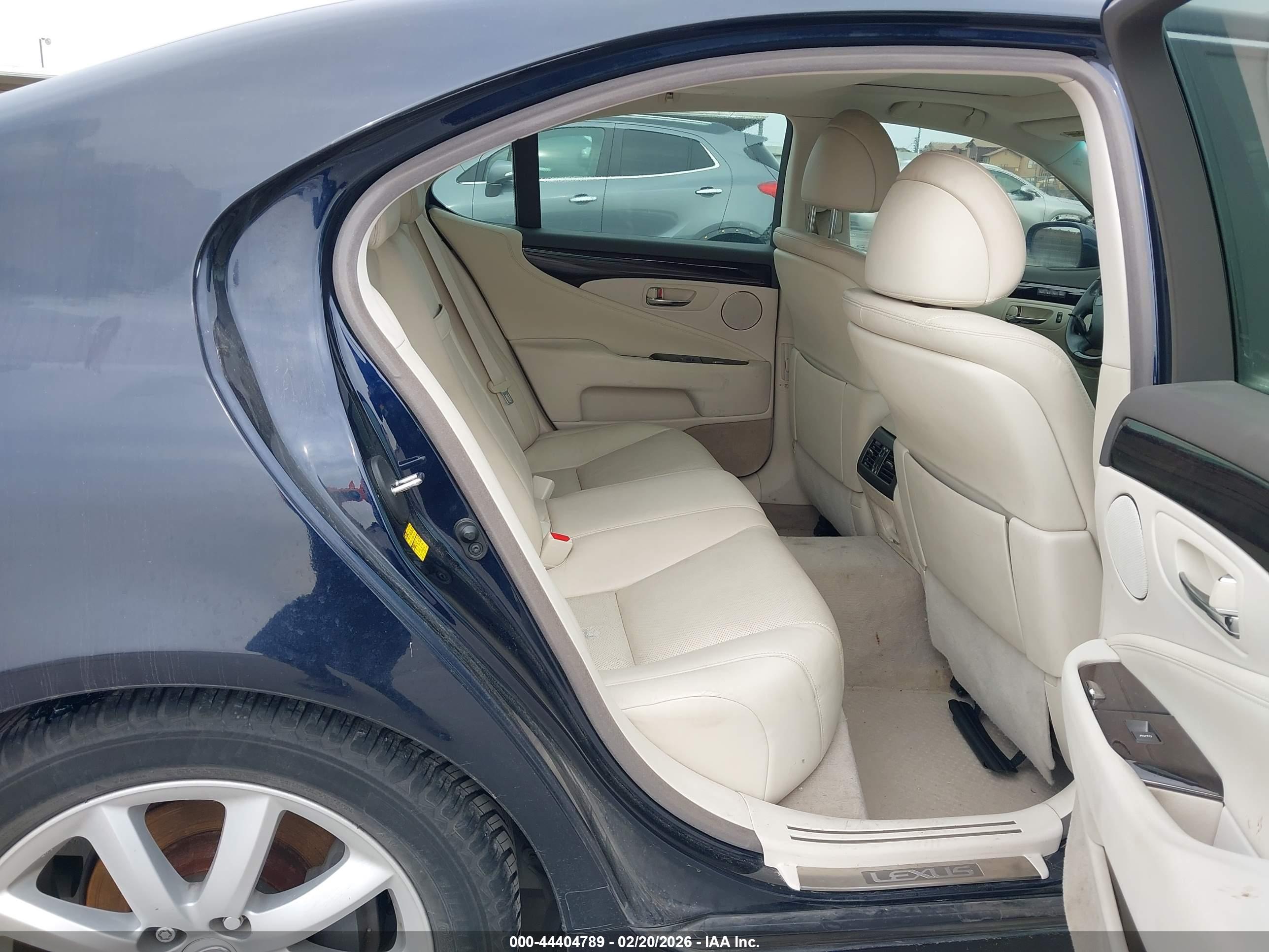 LEXUS LS image 8
