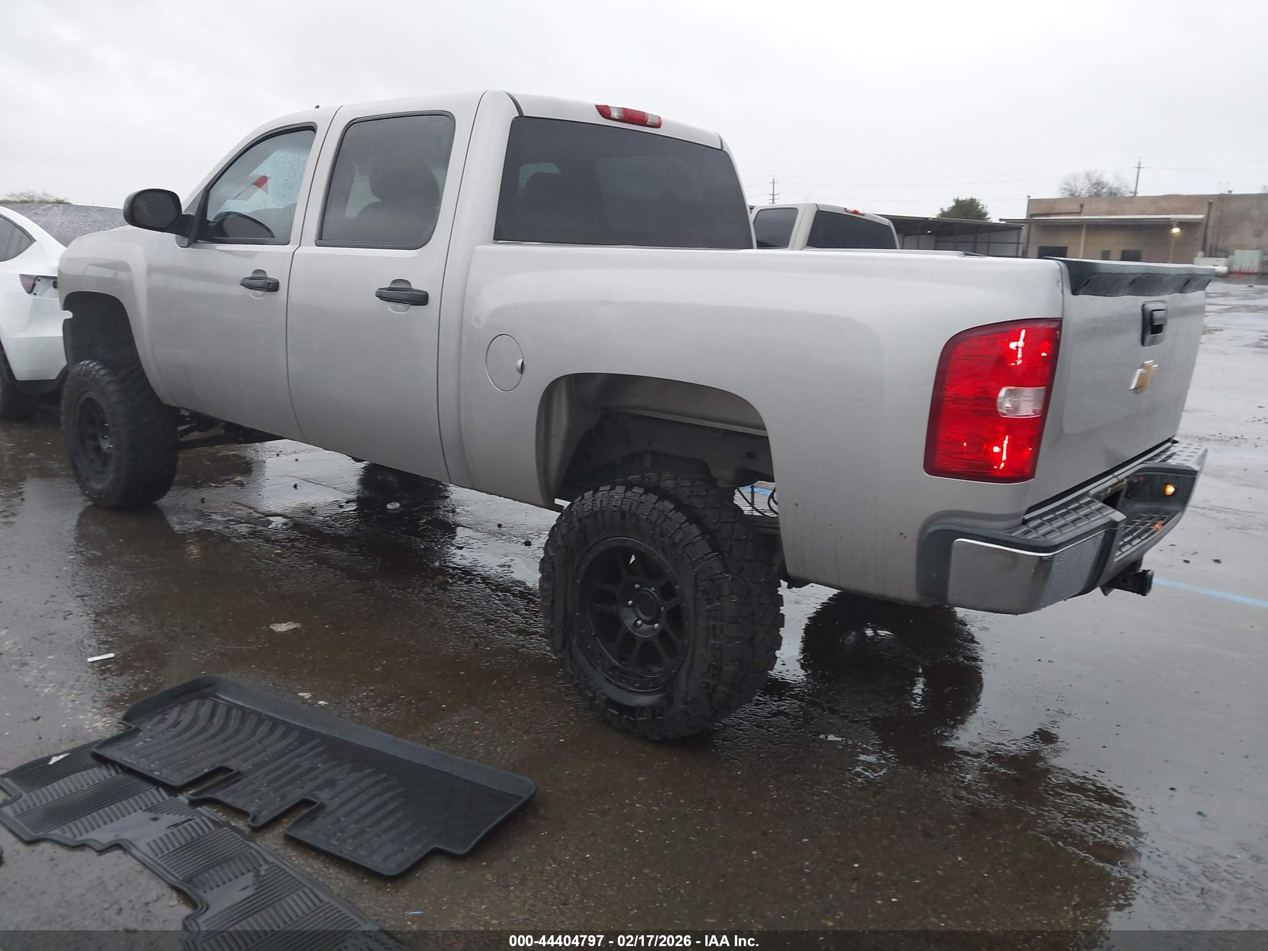 CHEVROLET SILVERADO image 3