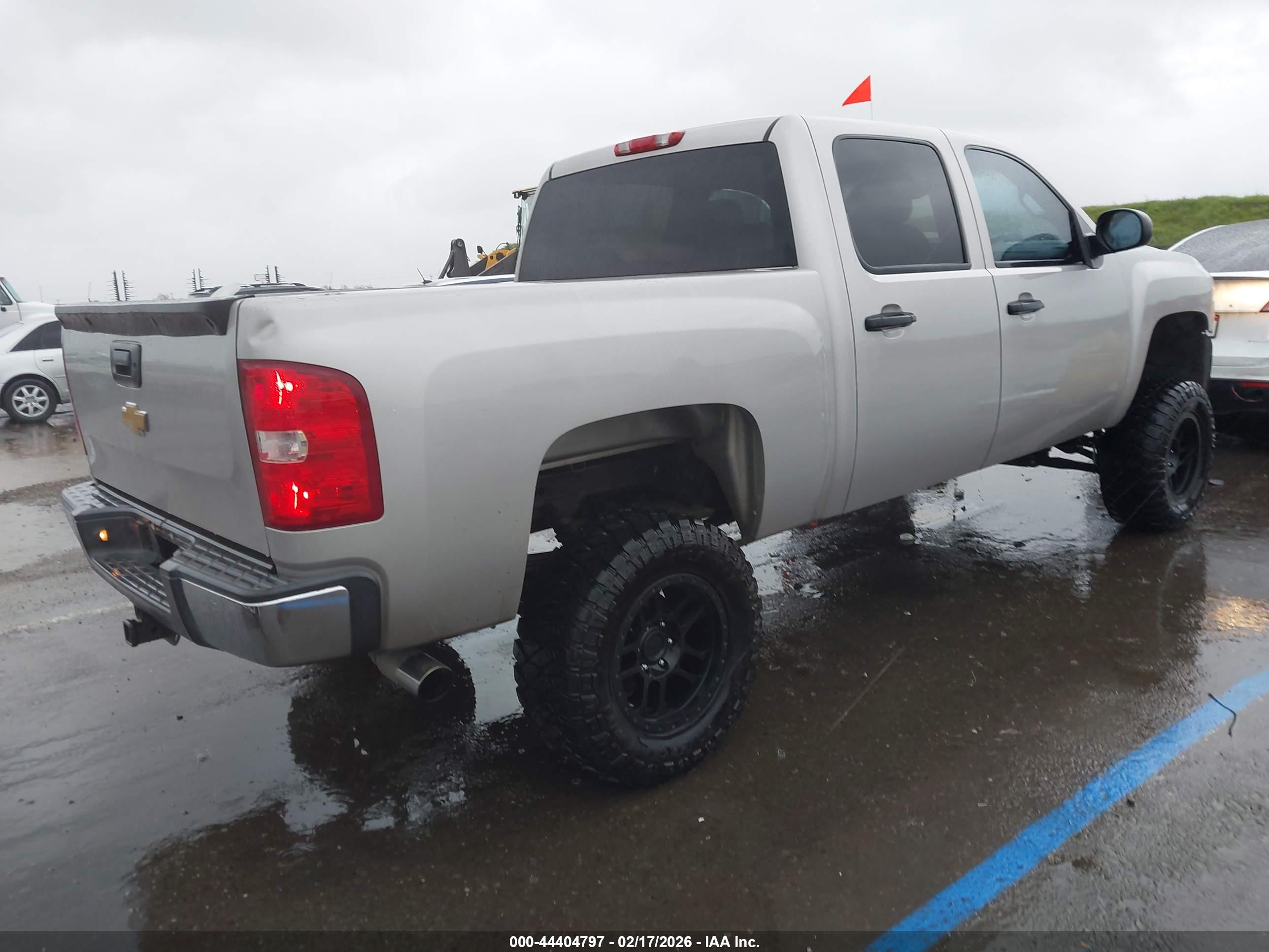 CHEVROLET SILVERADO image 4