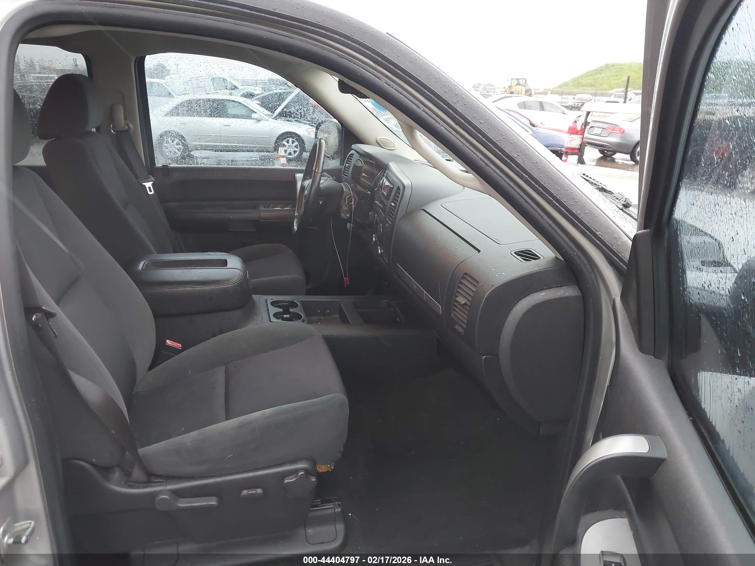 CHEVROLET SILVERADO image 5