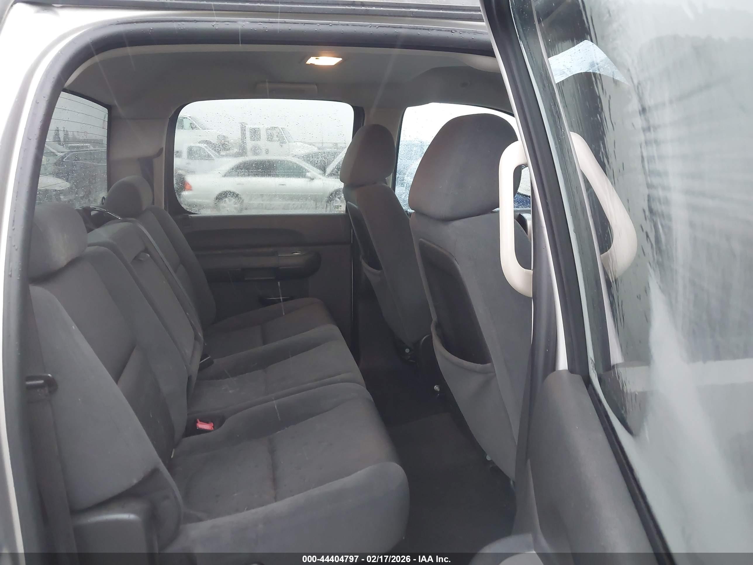 CHEVROLET SILVERADO image 8