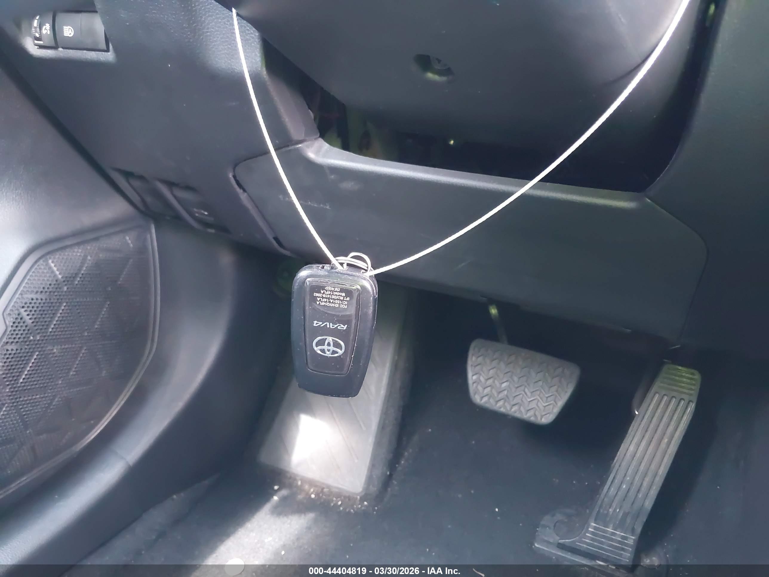 TOYOTA RAV4 image 11